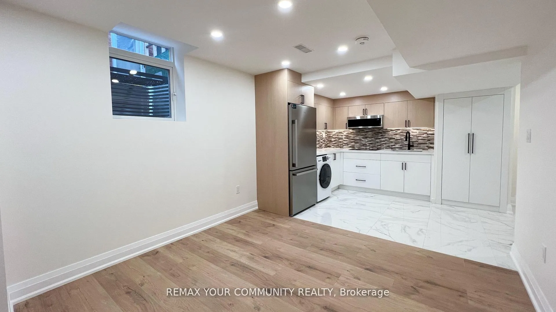 Photo 7 of Unit Lower, 24 Foxhill Drive, Vaughan, Maple — HOMEH