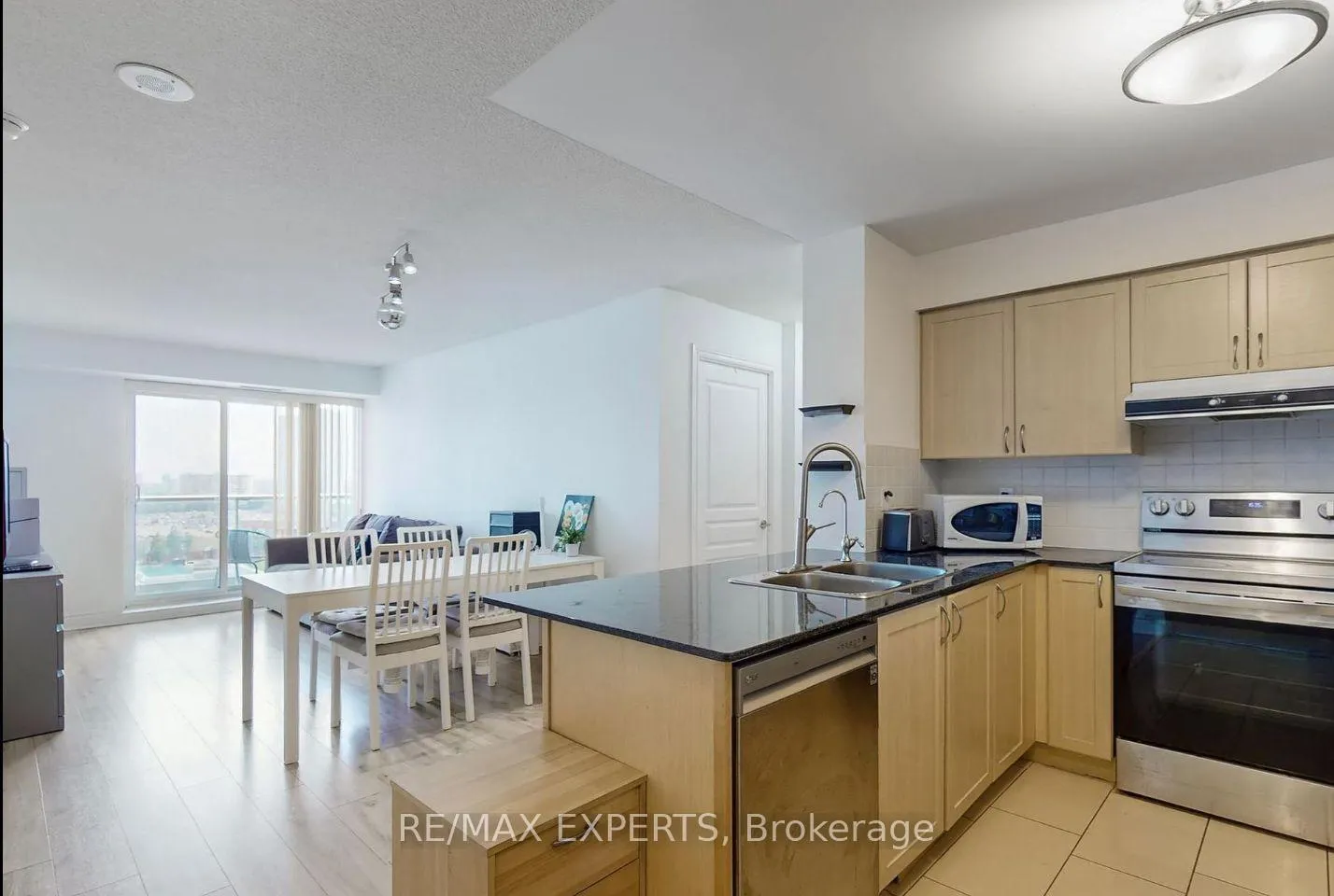 Photo 3 of Unit 1012, 7 North Park Road, Vaughan, Beverley Glen — HOMEH