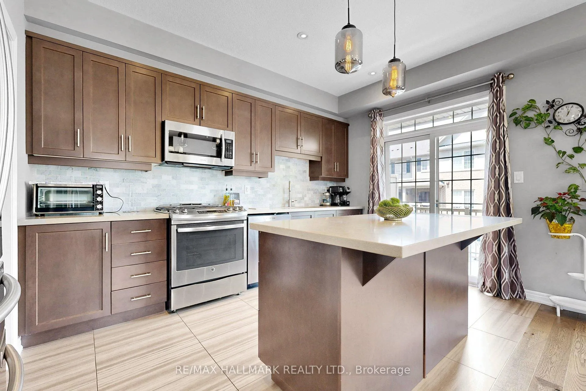 Photo 9 of Unit 14, 215 Dundas Street E, Hamilton, Waterdown — HOMEH