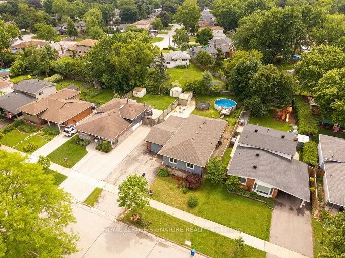 Photo 2 of 646 Blue Forest Hill, Burlington, Appleby — HOMEH