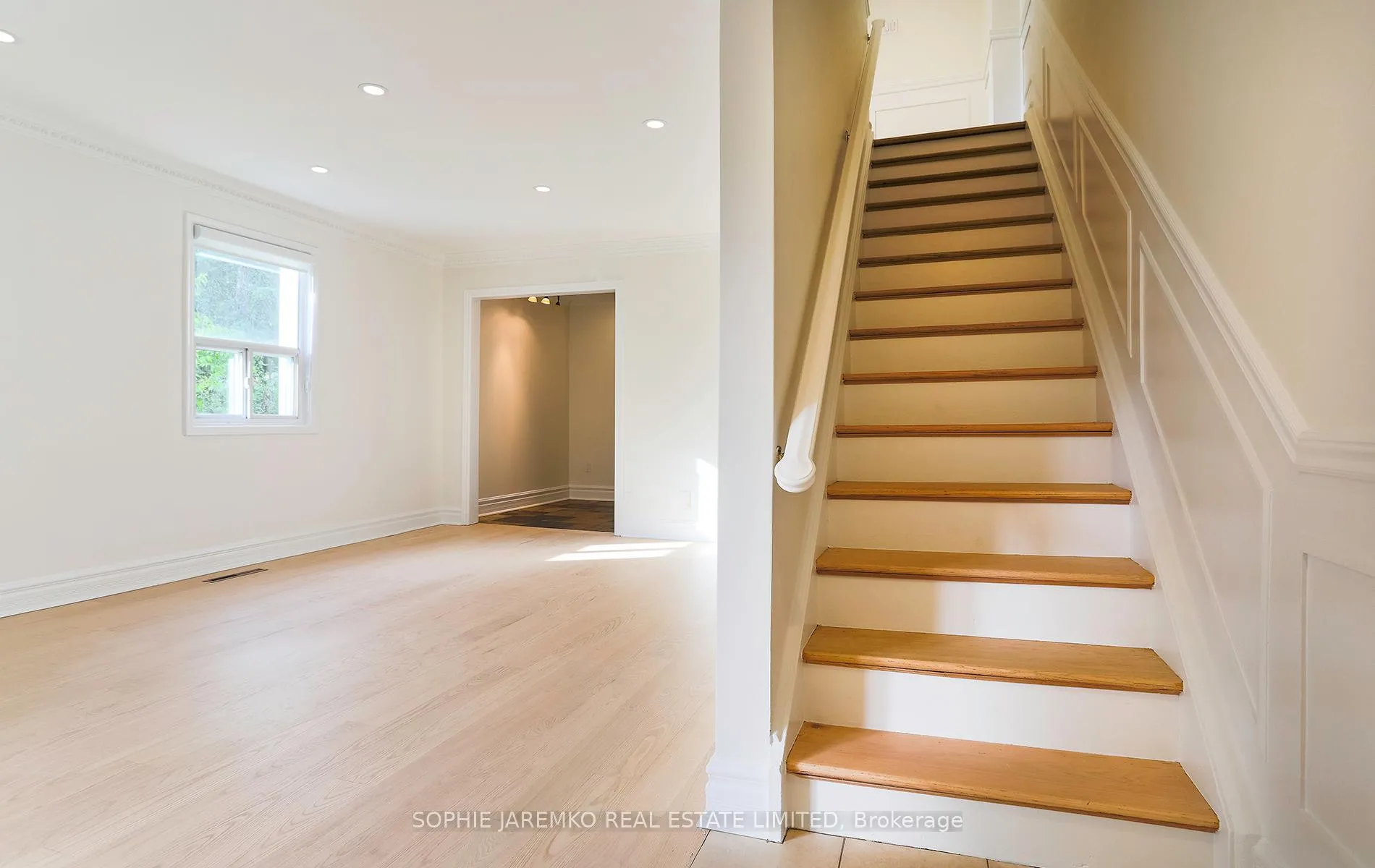 Photo 5 of 33 Sun Valley Drive, Toronto, Lambton Baby Point — HOMEH