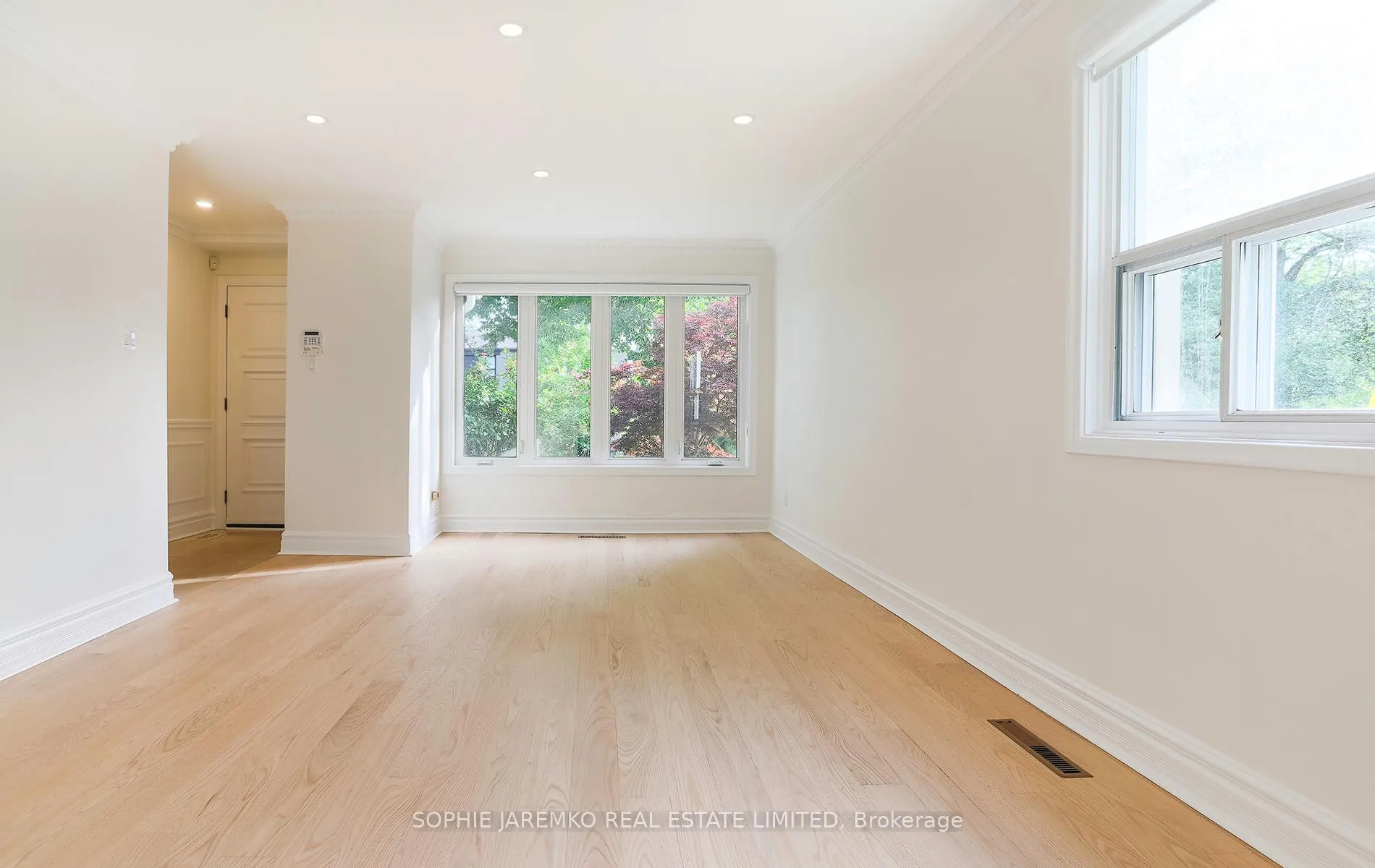 Photo 6 of 33 Sun Valley Drive, Toronto, Lambton Baby Point — HOMEH