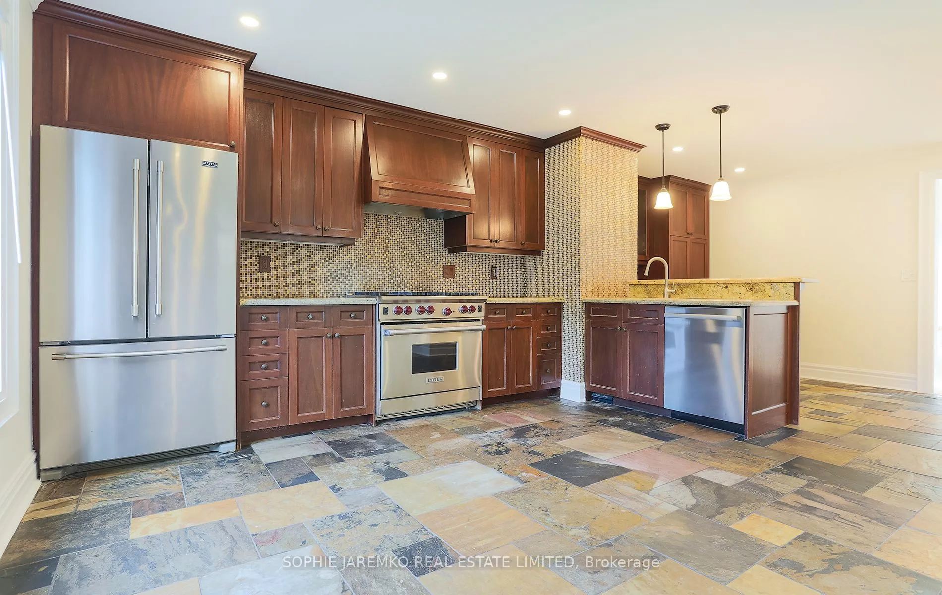 Photo 12 of 33 Sun Valley Drive, Toronto, Lambton Baby Point — HOMEH