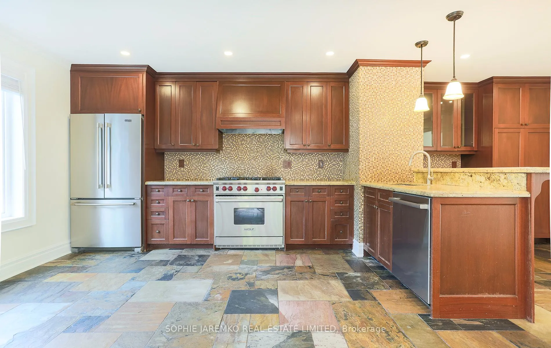 Photo 13 of 33 Sun Valley Drive, Toronto, Lambton Baby Point — HOMEH