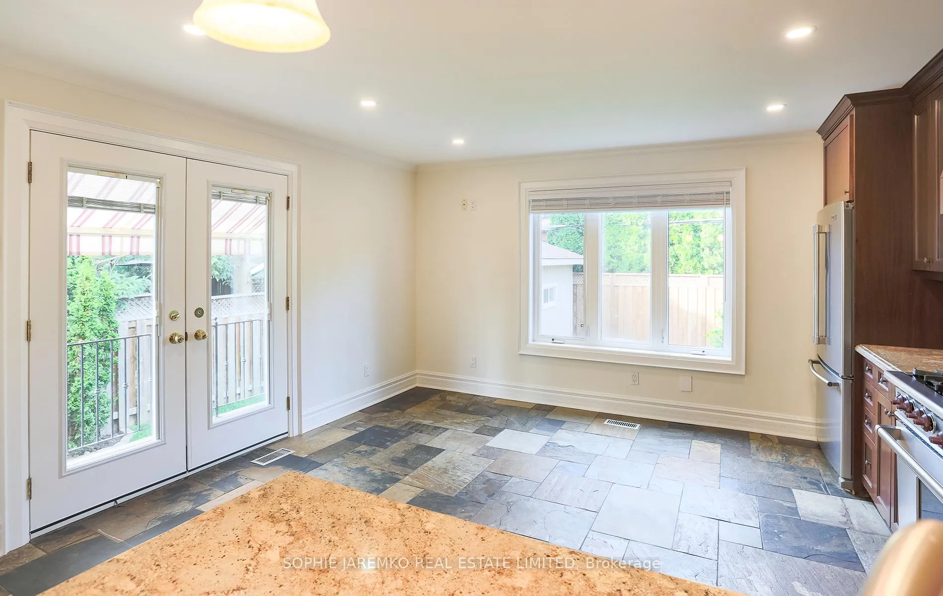 Photo 14 of 33 Sun Valley Drive, Toronto, Lambton Baby Point — HOMEH