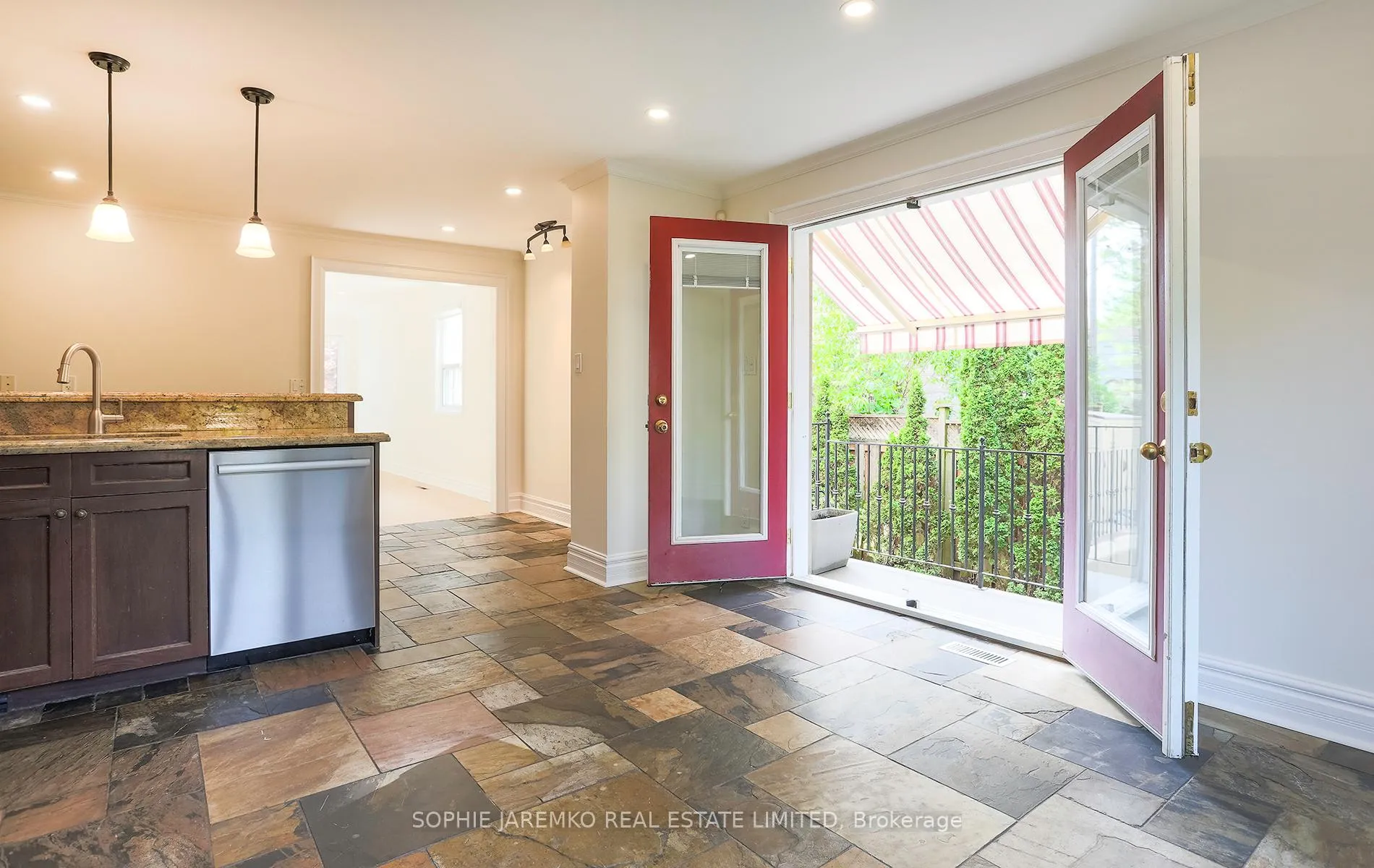 Photo 15 of 33 Sun Valley Drive, Toronto, Lambton Baby Point — HOMEH