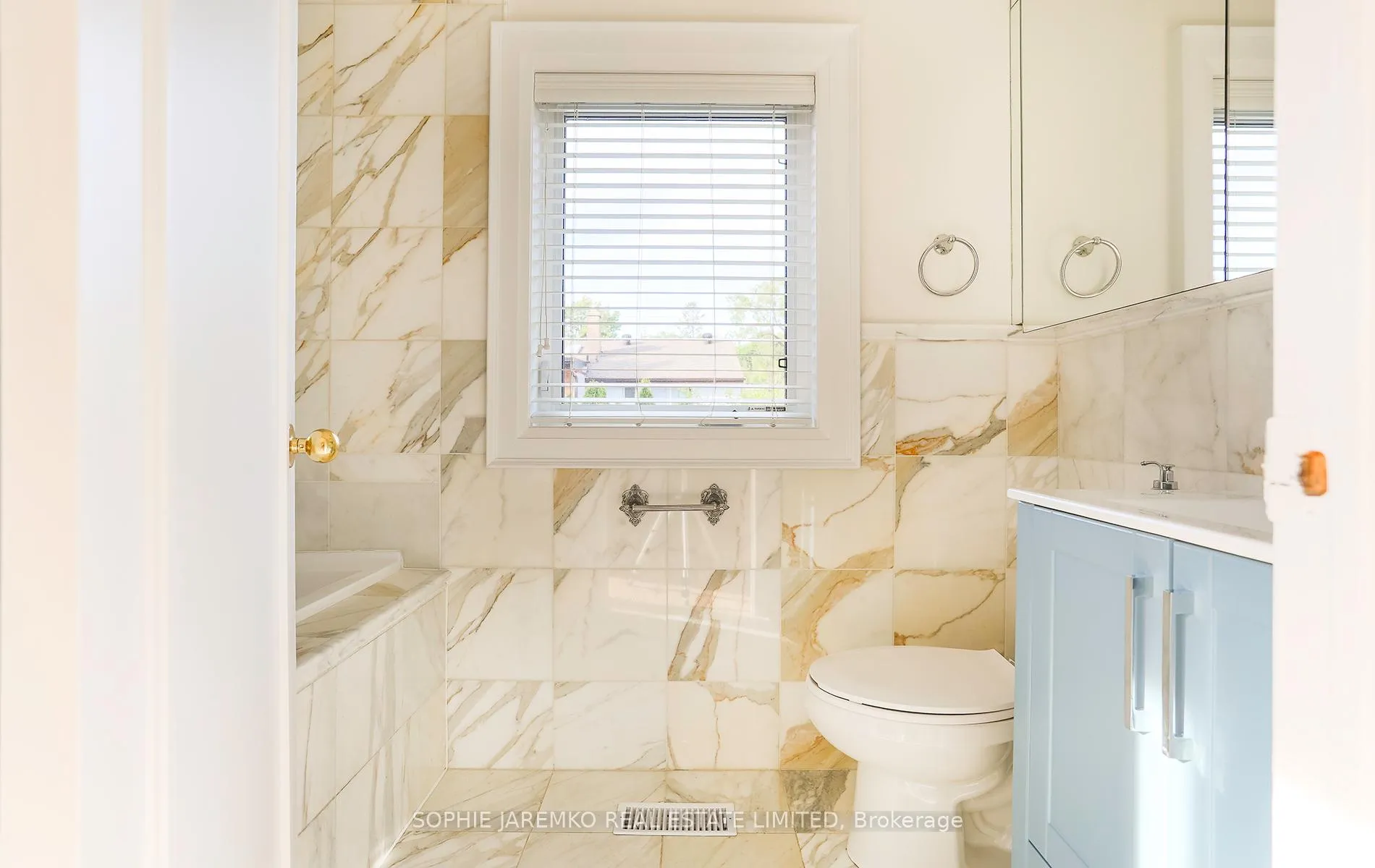 Photo 27 of 33 Sun Valley Drive, Toronto, Lambton Baby Point — HOMEH