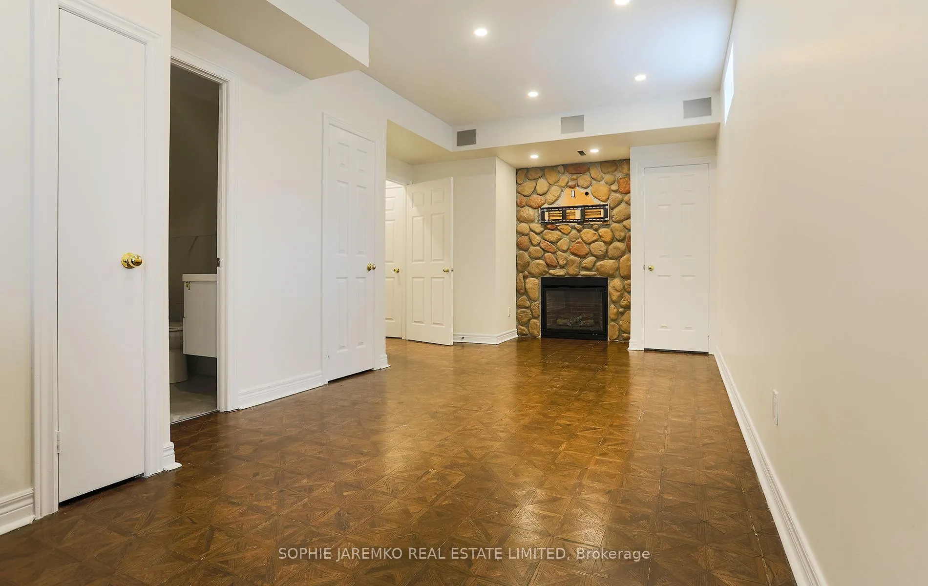 Photo 30 of 33 Sun Valley Drive, Toronto, Lambton Baby Point — HOMEH