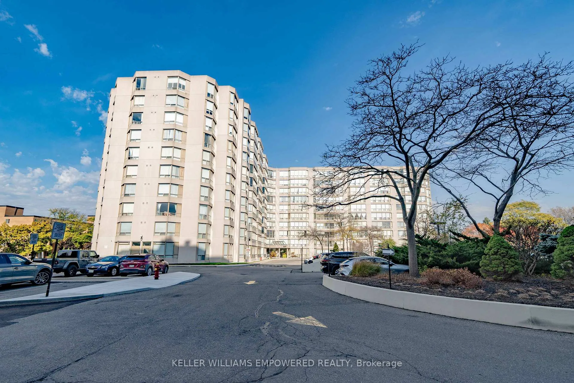 Photo 1 of Unit 806, 309 Major Mackenzie Drive E, Richmond Hill, Harding — HOMEH