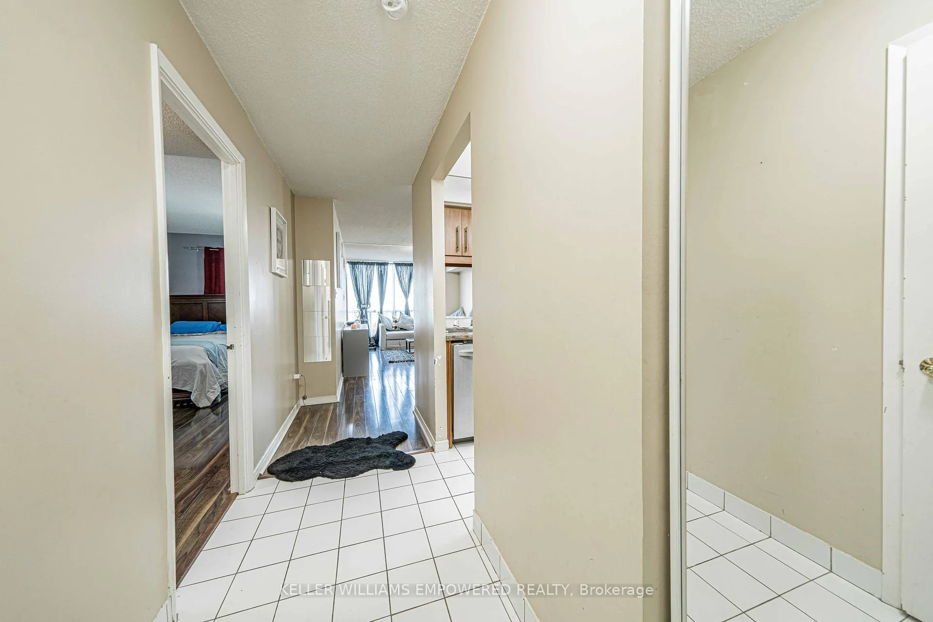 Photo 5 of Unit 806, 309 Major Mackenzie Drive E, Richmond Hill, Harding — HOMEH