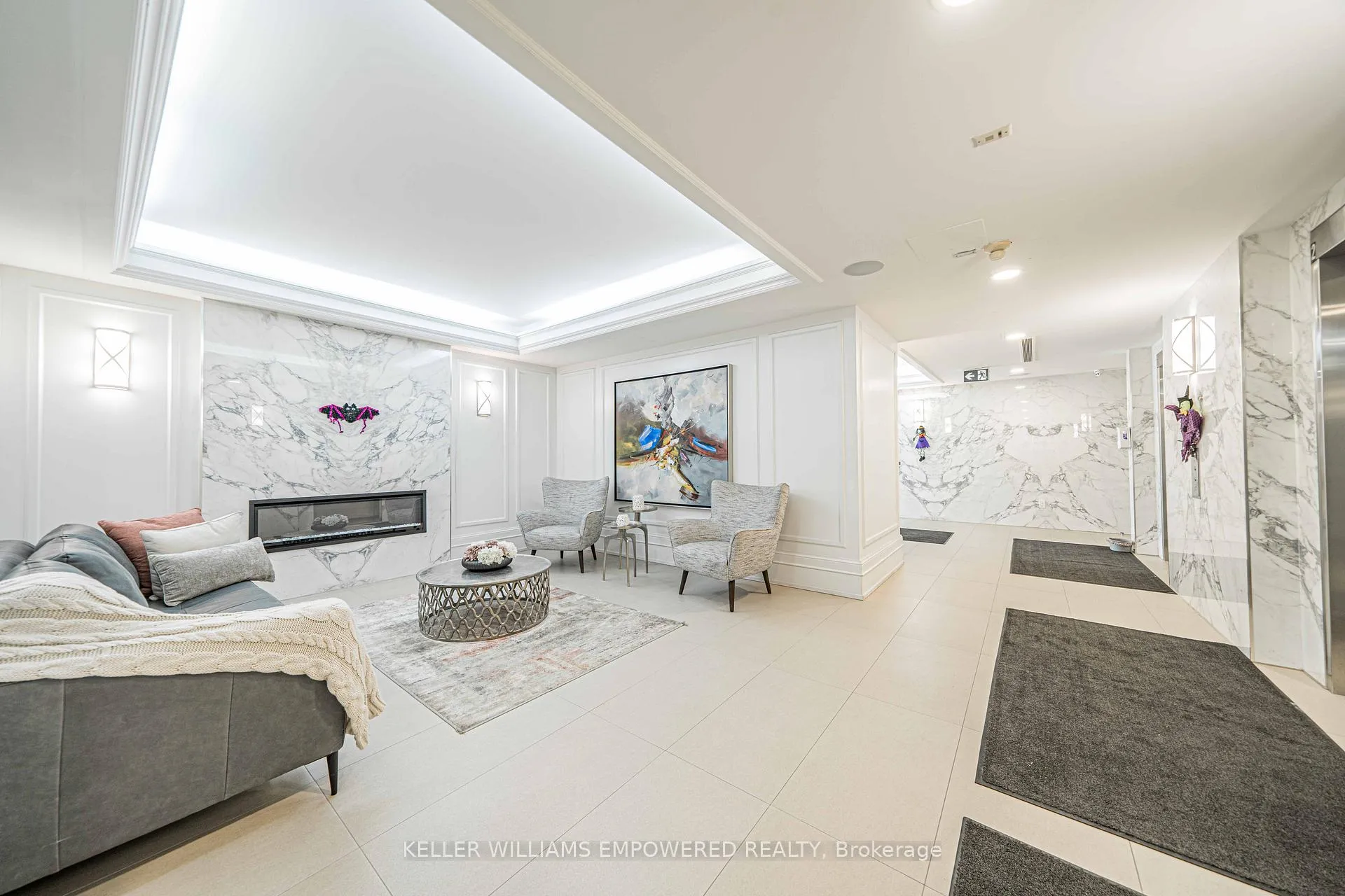 Photo 6 of Unit 806, 309 Major Mackenzie Drive E, Richmond Hill, Harding — HOMEH