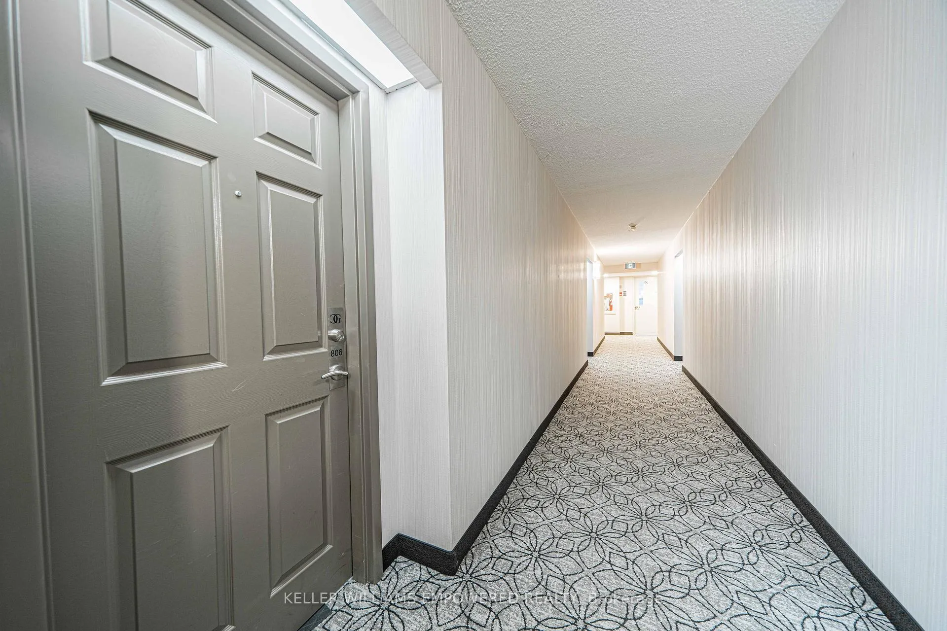 Photo 10 of Unit 806, 309 Major Mackenzie Drive E, Richmond Hill, Harding — HOMEH