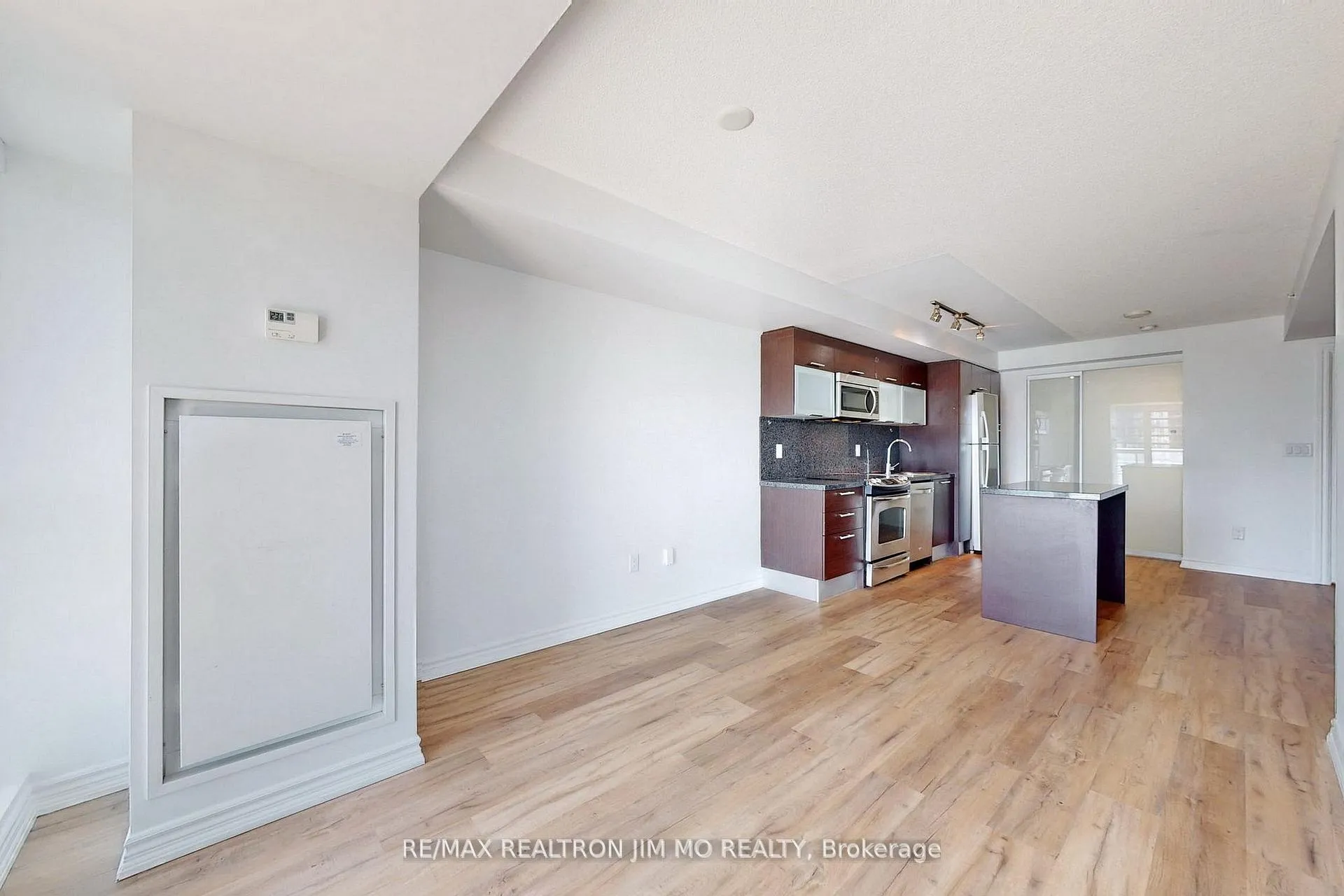 Photo 4 of Unit 2508, 386 Yonge Street, Toronto, Bay Street Corridor — HOMEH