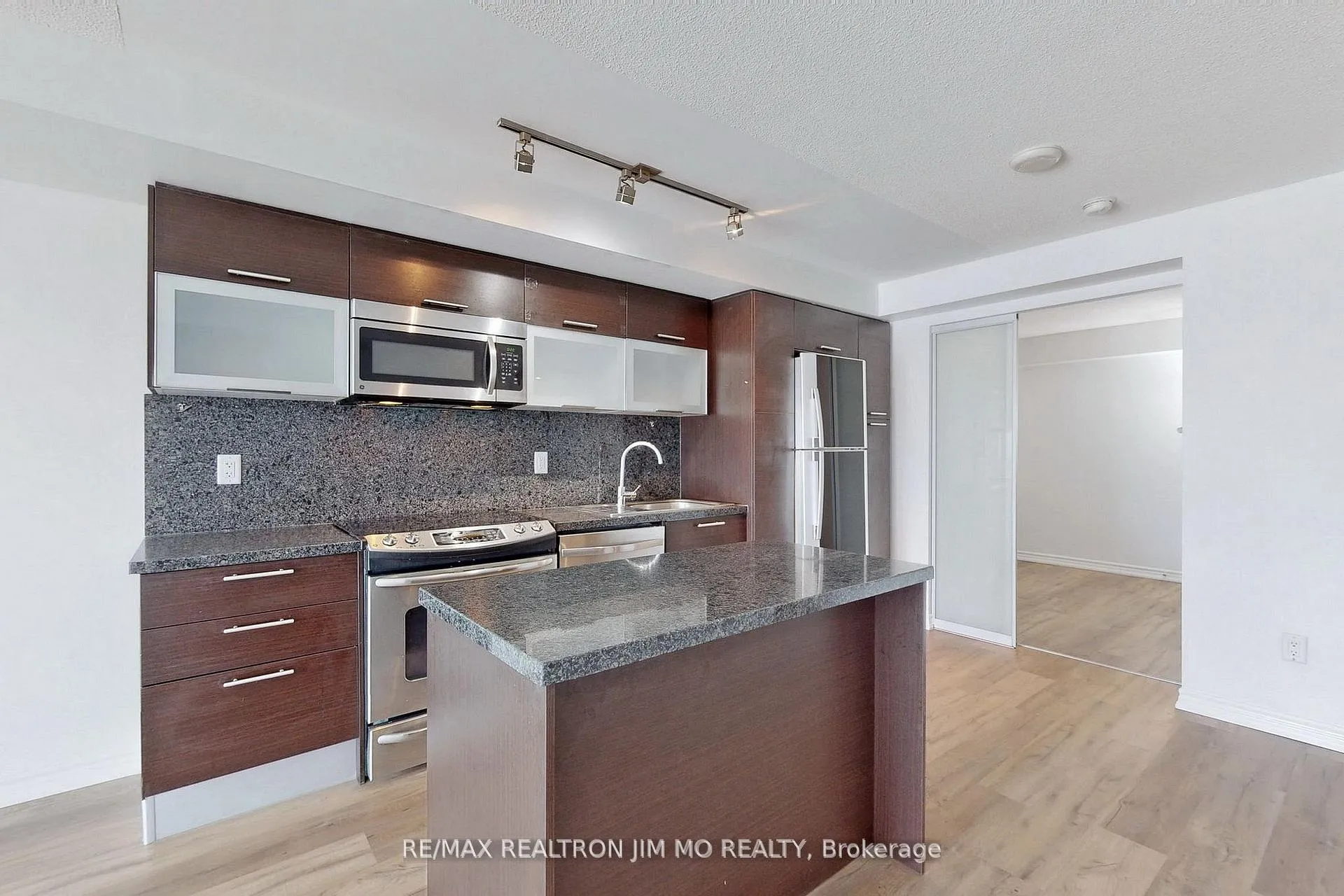 Photo 8 of Unit 2508, 386 Yonge Street, Toronto, Bay Street Corridor — HOMEH