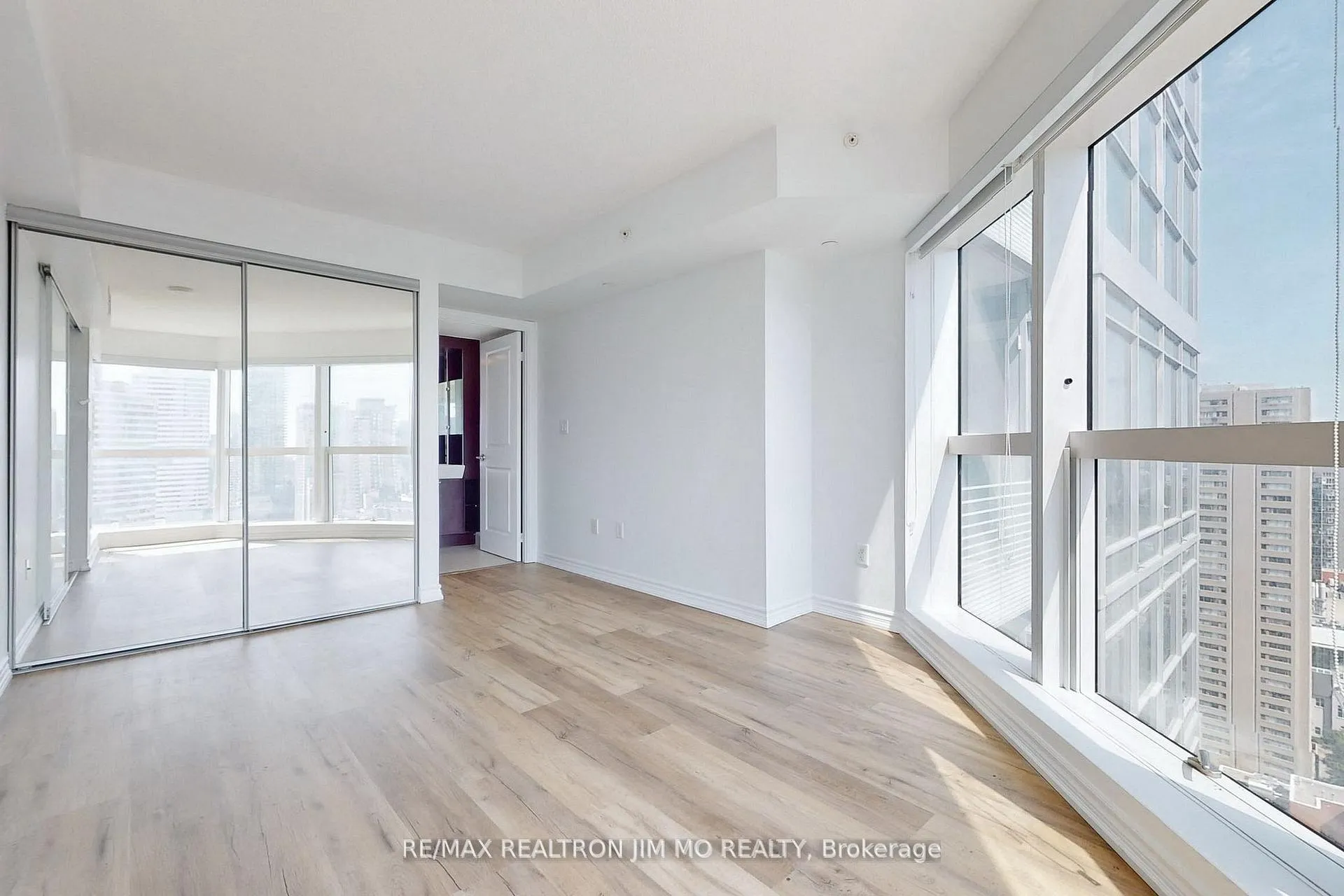 Photo 15 of Unit 2508, 386 Yonge Street, Toronto, Bay Street Corridor — HOMEH