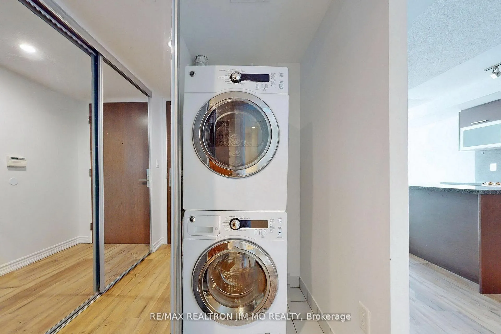 Photo 26 of Unit 2508, 386 Yonge Street, Toronto, Bay Street Corridor — HOMEH