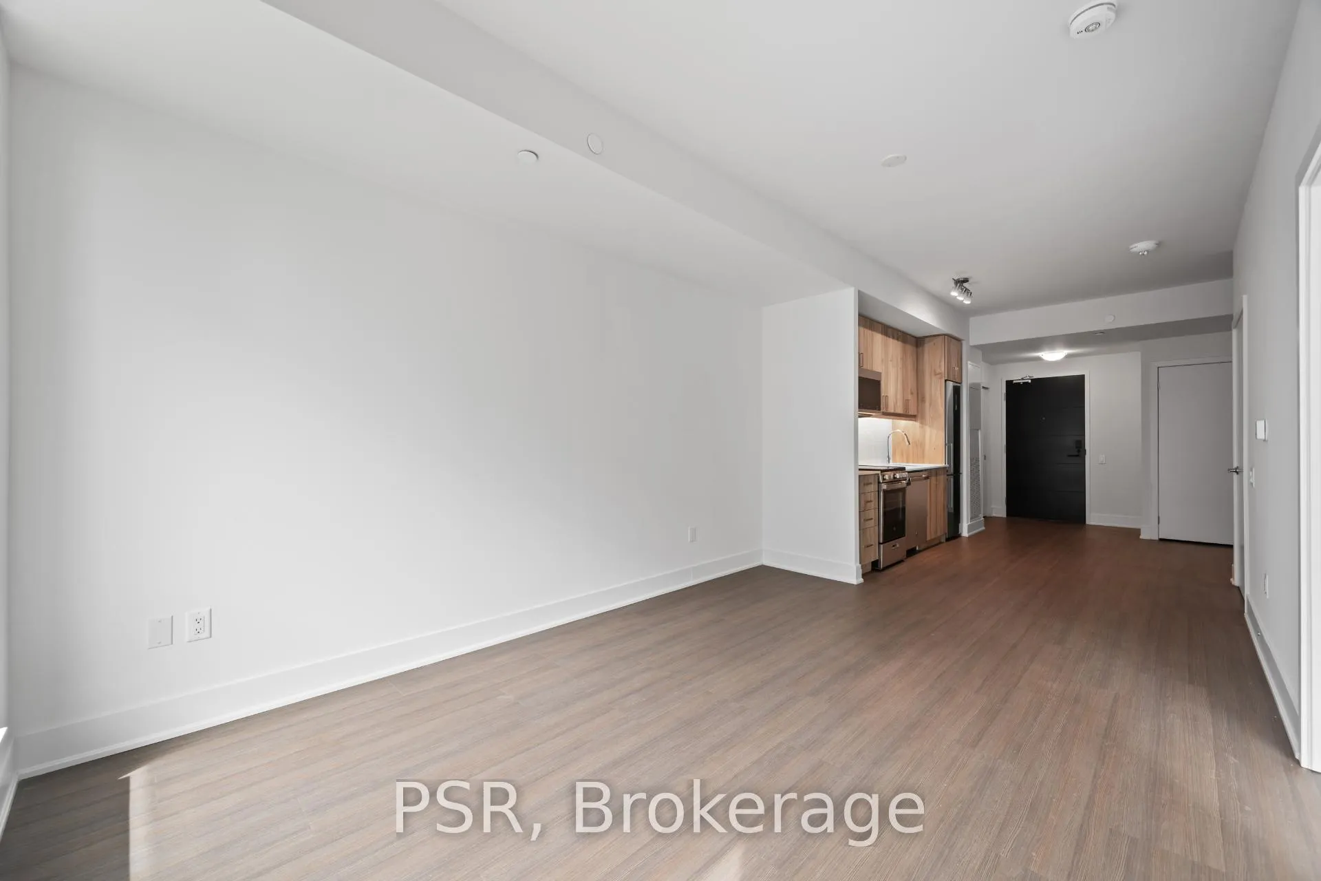 Photo 5 of Unit 710, 195 Deerfield Road, Newmarket, Central Newmarket — HOMEH