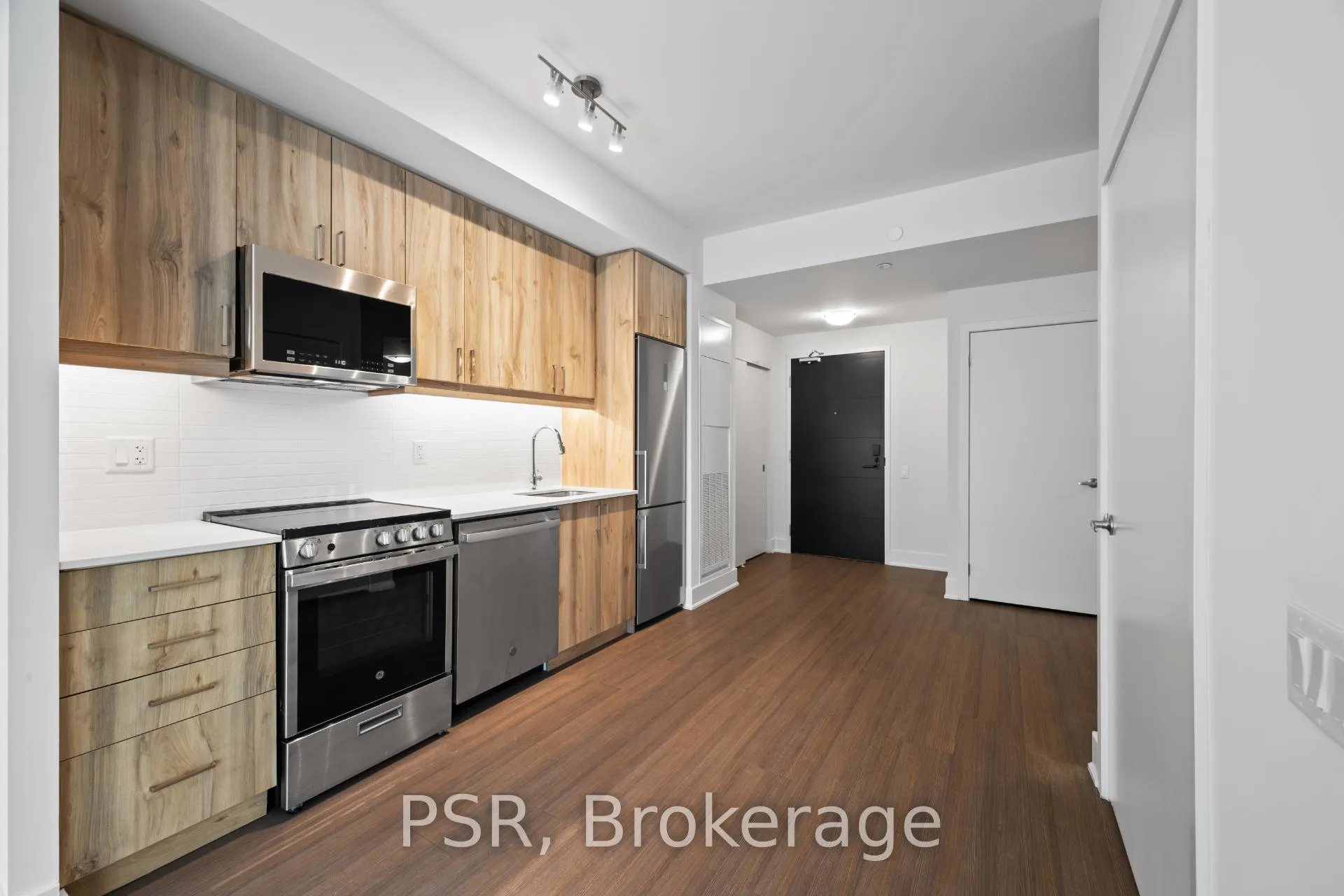 Photo 6 of Unit 710, 195 Deerfield Road, Newmarket, Central Newmarket — HOMEH