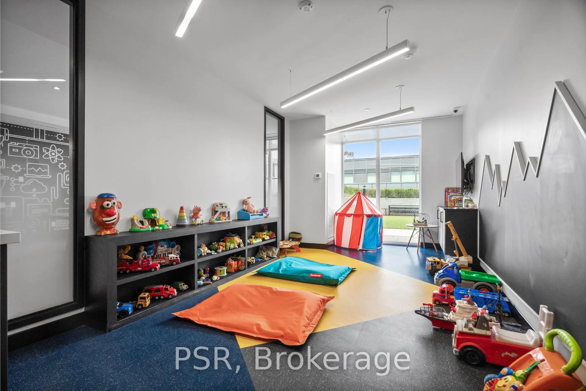 Photo 23 of Unit 710, 195 Deerfield Road, Newmarket, Central Newmarket — HOMEH
