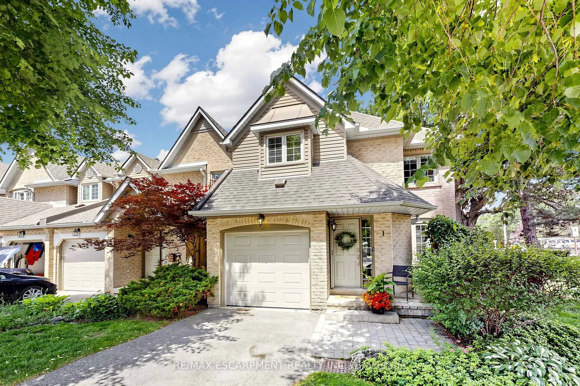 Photo 1 of Unit 1, 286 Hamilton Drive, Hamilton, Ancaster — HOMEH