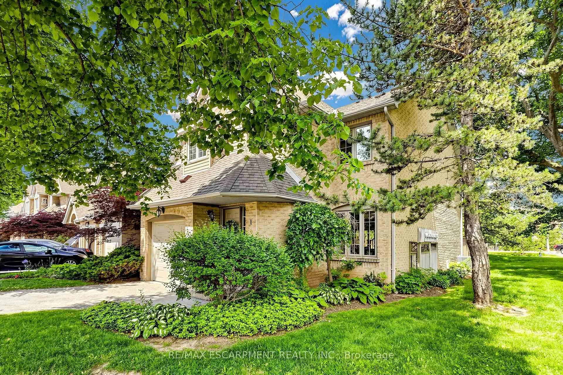 Photo 4 of Unit 1, 286 Hamilton Drive, Hamilton, Ancaster — HOMEH