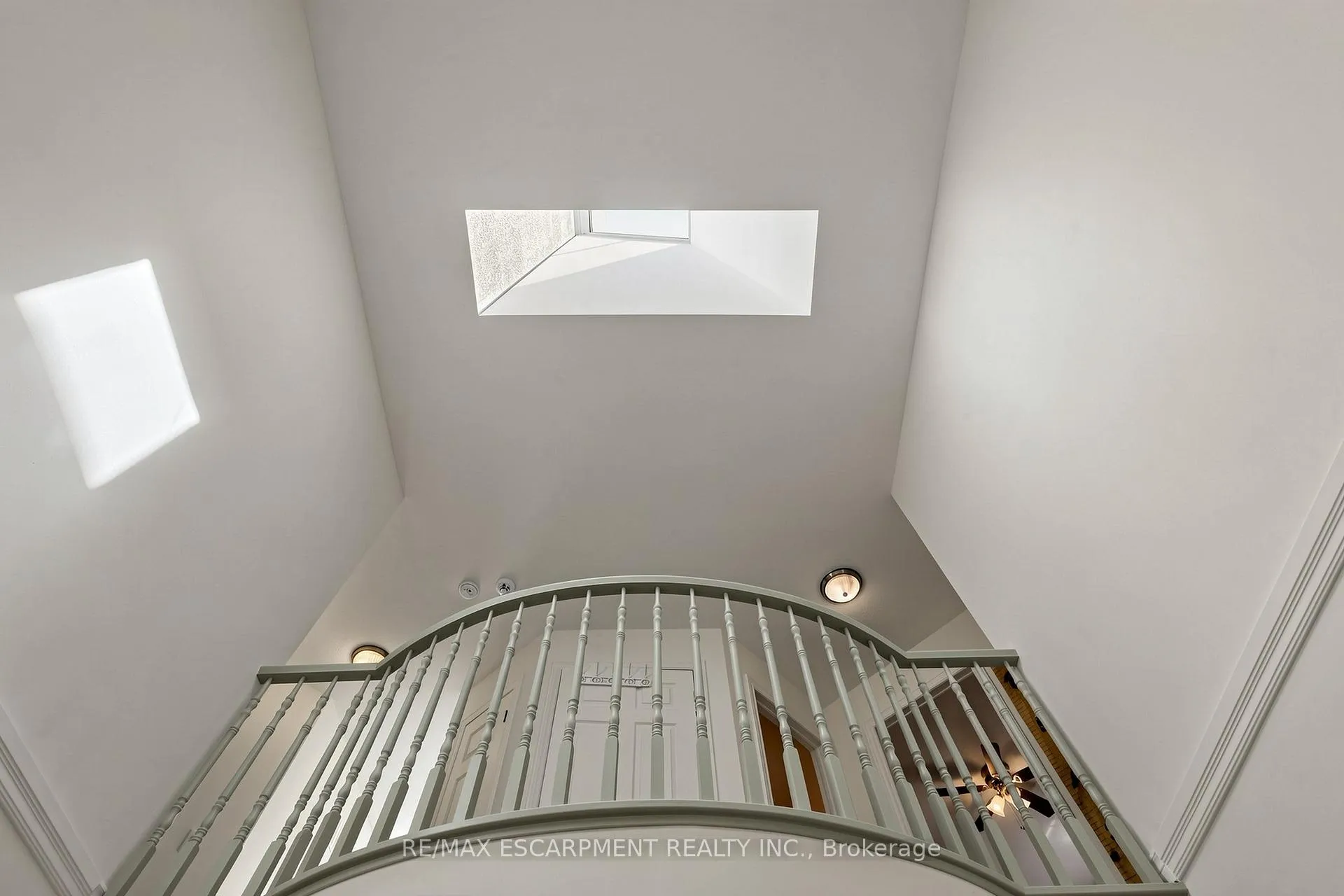 Photo 10 of Unit 1, 286 Hamilton Drive, Hamilton, Ancaster — HOMEH