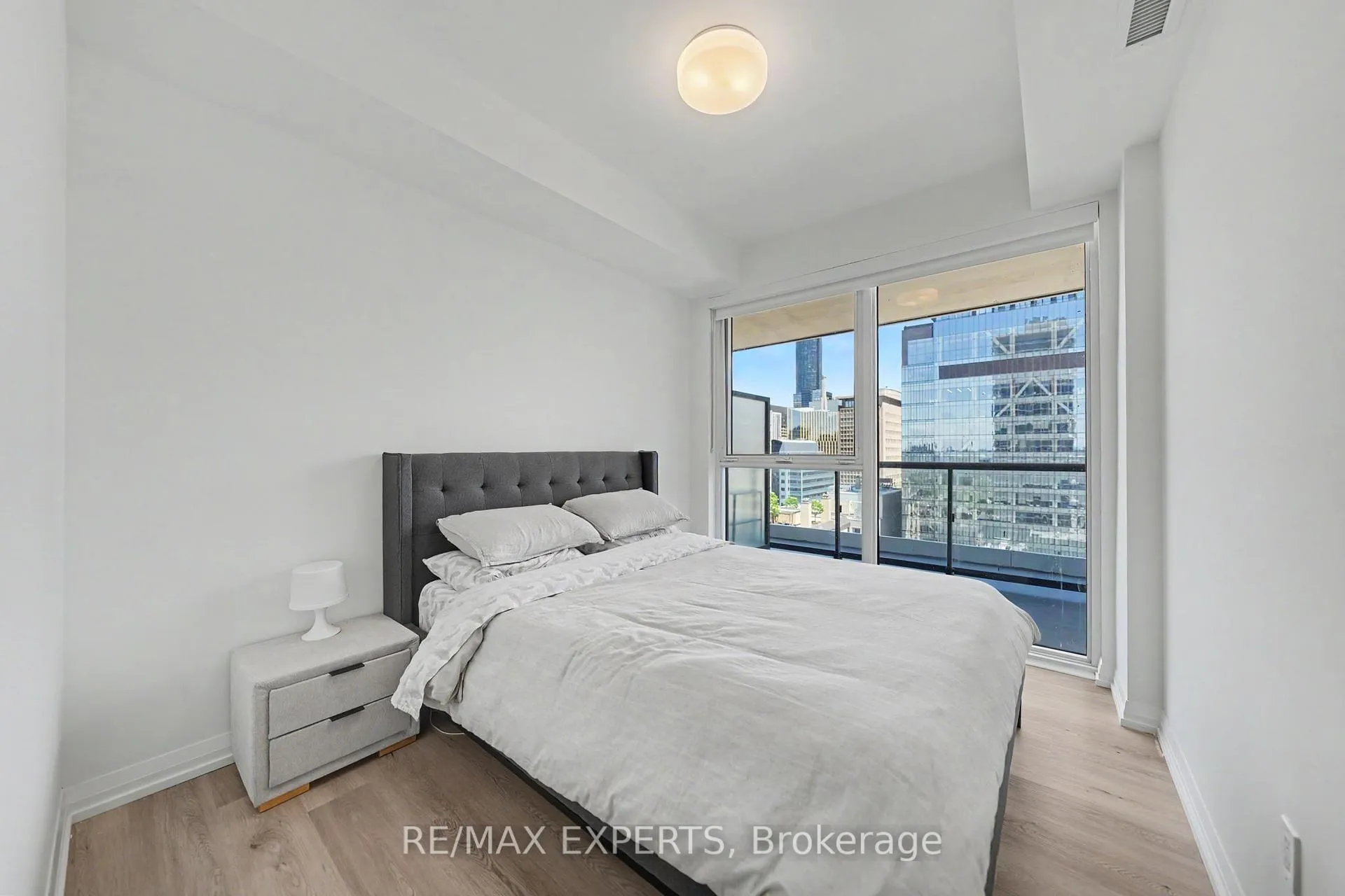 Photo 4 of Unit 1805, 280 Dundas Street, Toronto, Kensington-Chinatown — HOMEH