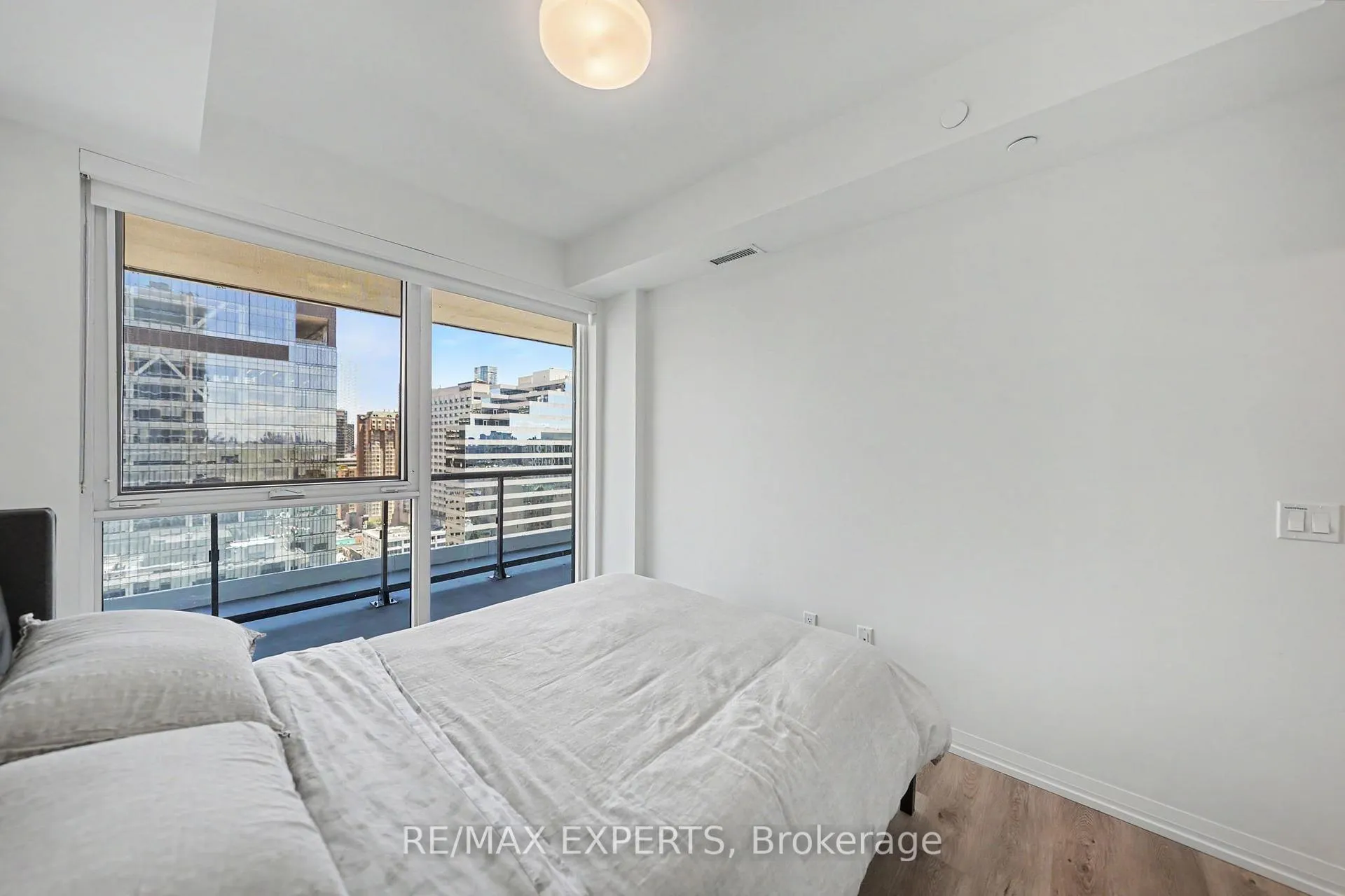 Photo 5 of Unit 1805, 280 Dundas Street, Toronto, Kensington-Chinatown — HOMEH