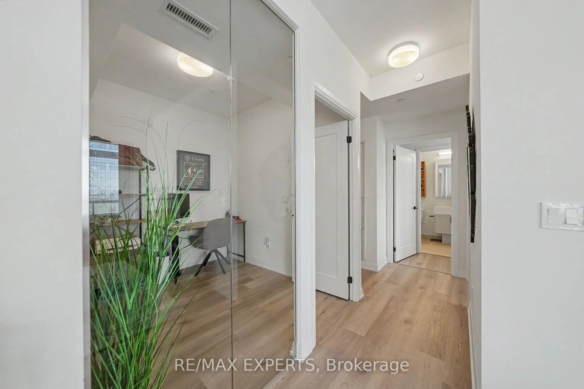 Photo 9 of Unit 1805, 280 Dundas Street, Toronto, Kensington-Chinatown — HOMEH