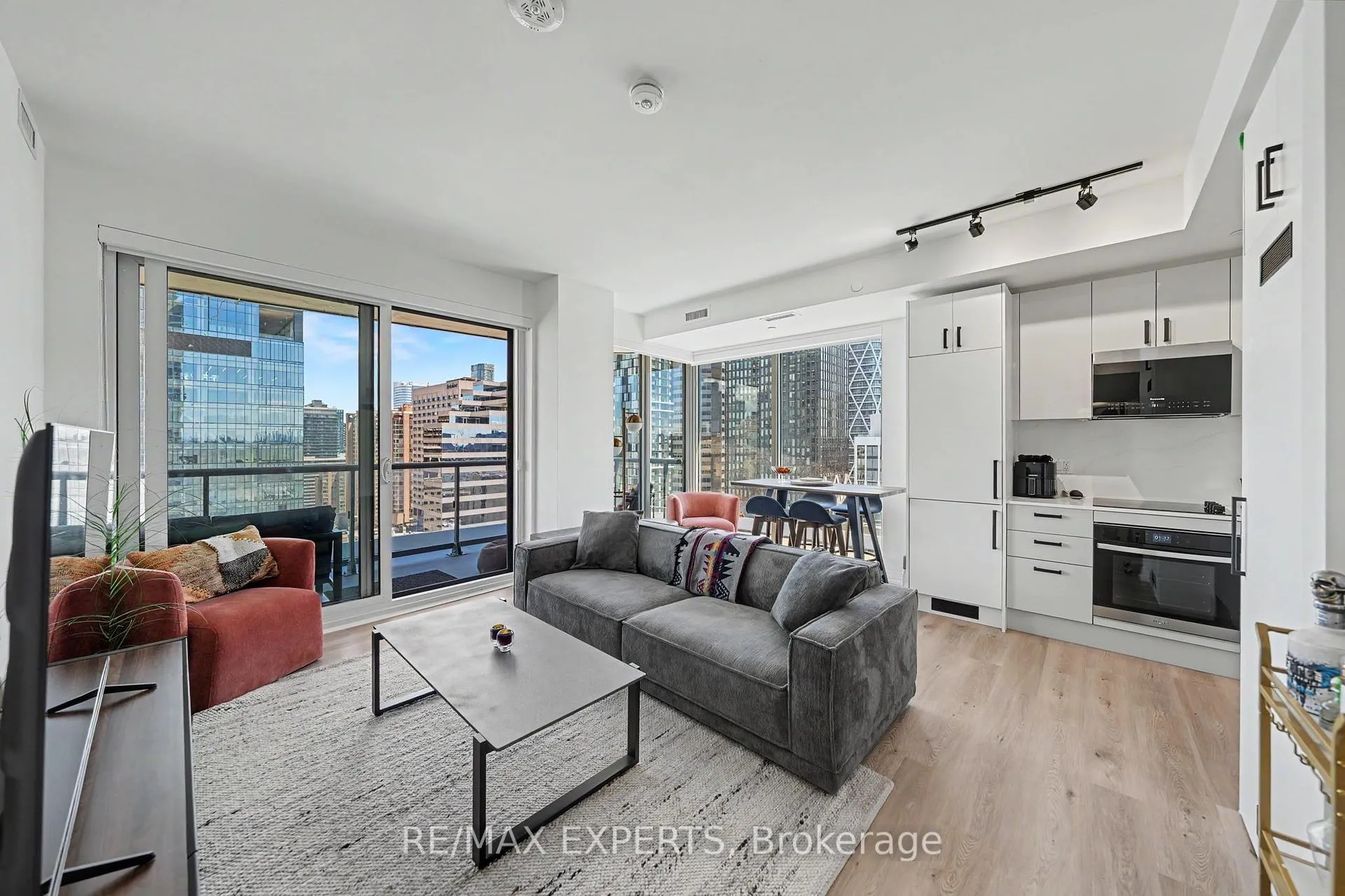 Photo 10 of Unit 1805, 280 Dundas Street, Toronto, Kensington-Chinatown — HOMEH