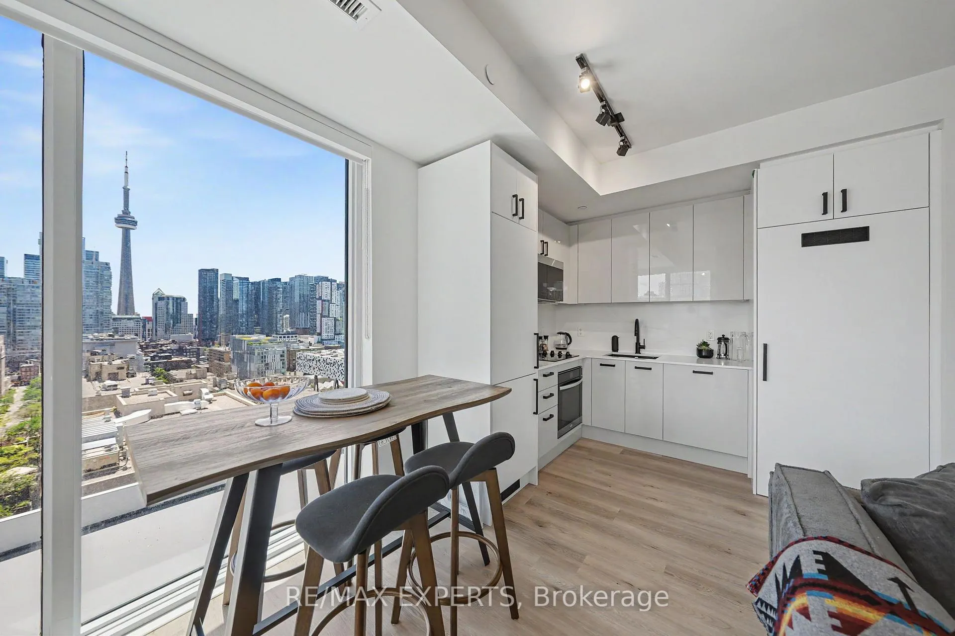 Photo 16 of Unit 1805, 280 Dundas Street, Toronto, Kensington-Chinatown — HOMEH