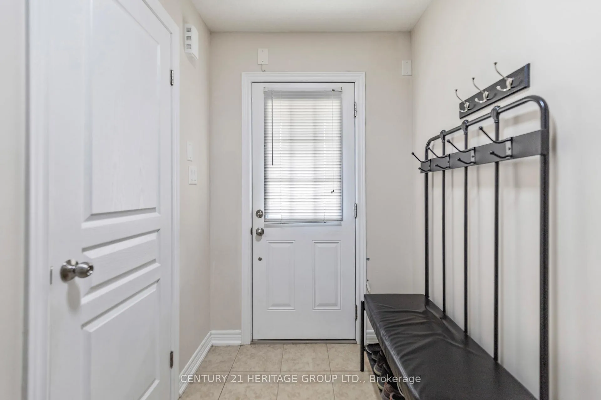 Photo 5 of 71 Waterbridge Street, Hamilton, Stoney Creek — HOMEH