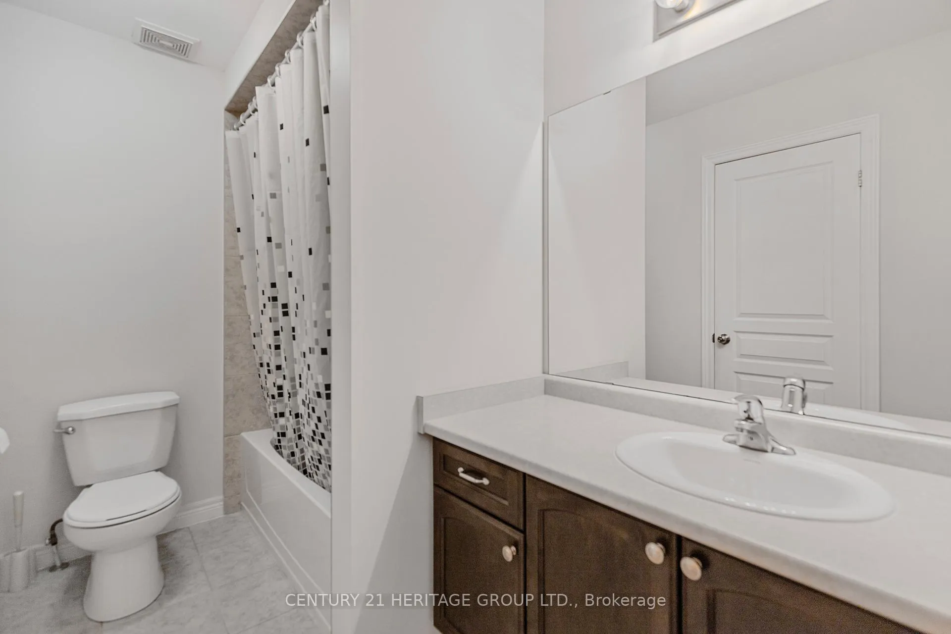 Photo 24 of 71 Waterbridge Street, Hamilton, Stoney Creek — HOMEH