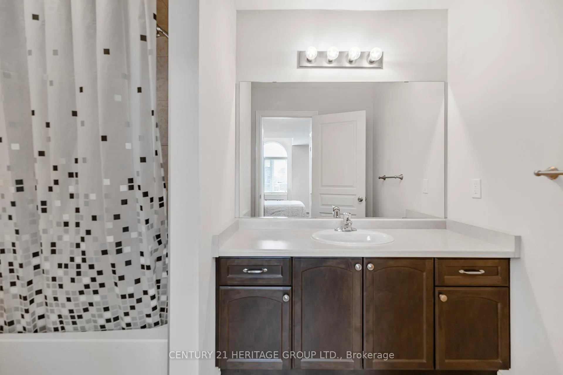Photo 25 of 71 Waterbridge Street, Hamilton, Stoney Creek — HOMEH