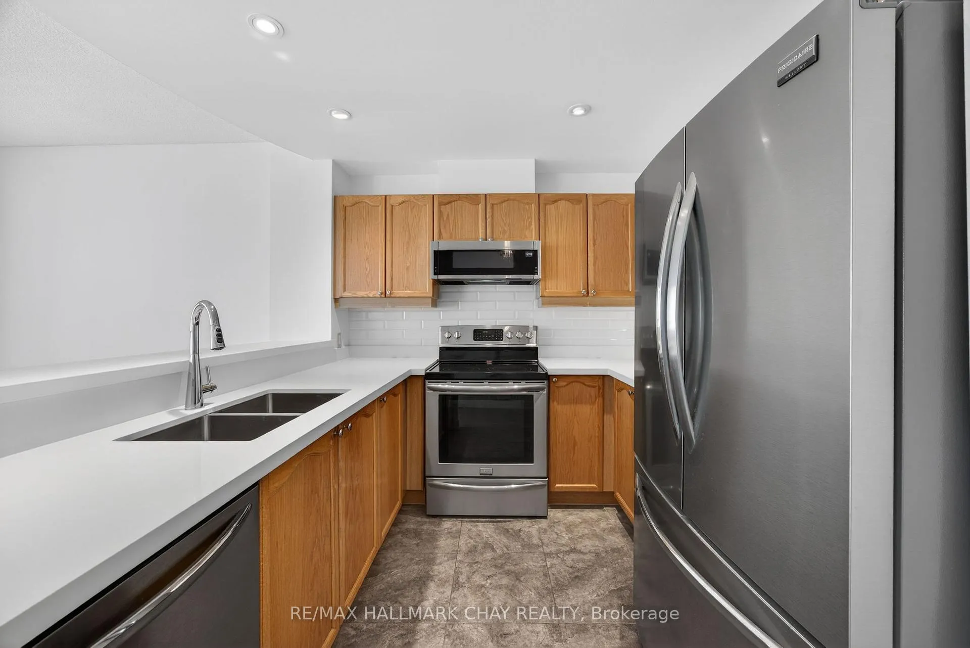 Photo 6 of Unit 1205, 2 Toronto Street, Barrie, City Centre — HOMEH