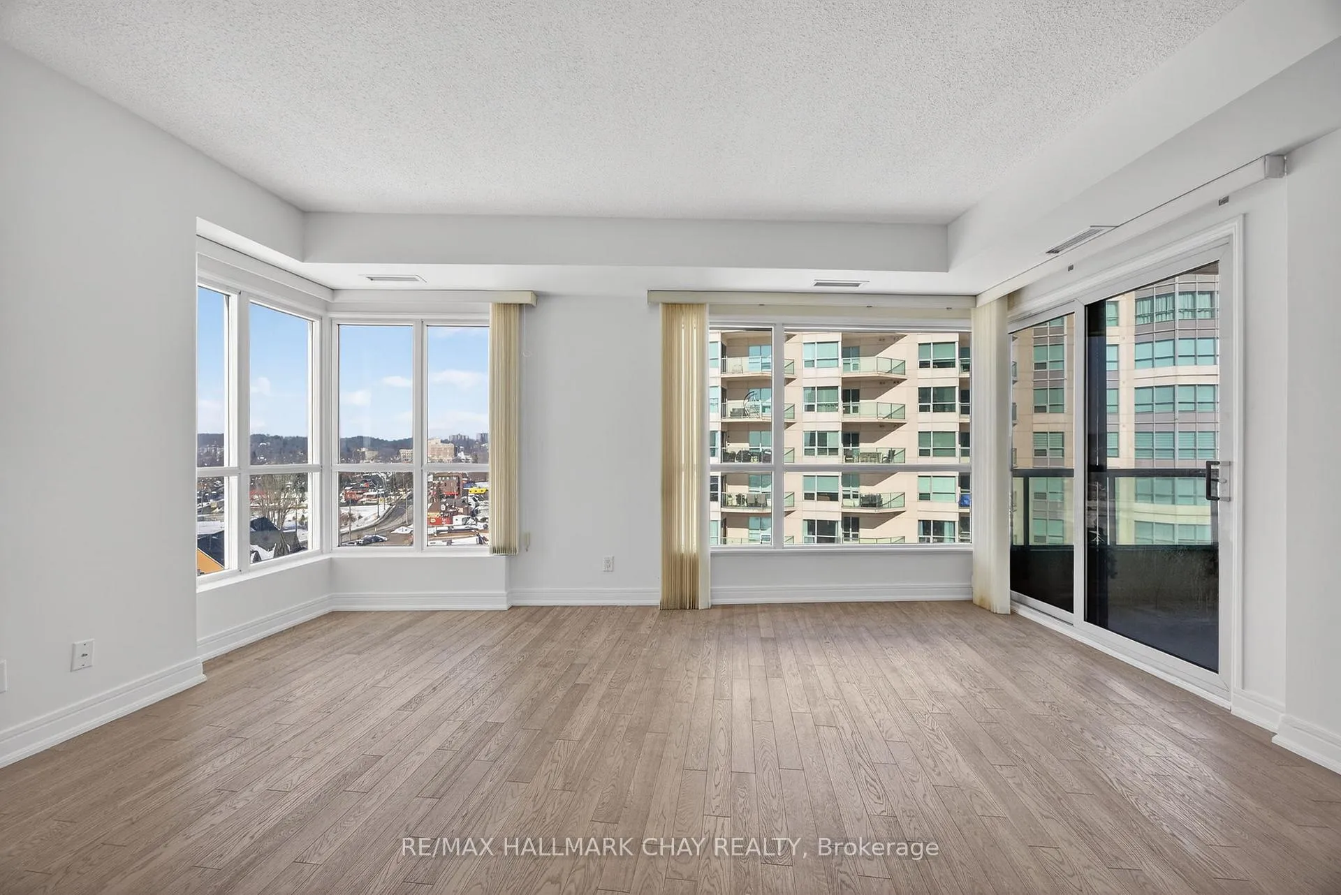Photo 14 of Unit 1205, 2 Toronto Street, Barrie, City Centre — HOMEH