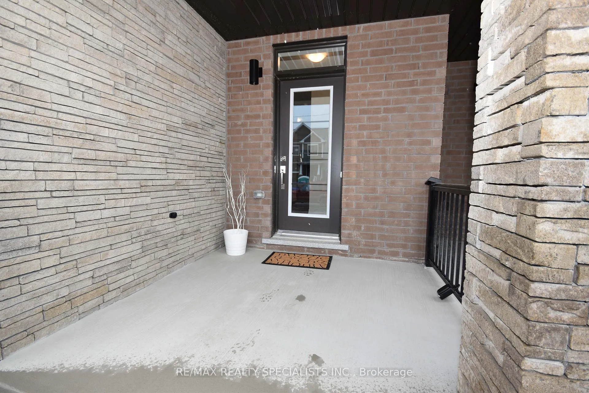 Photo 2 of 12 Velvet Way, Thorold, Rolling Meadows — HOMEH