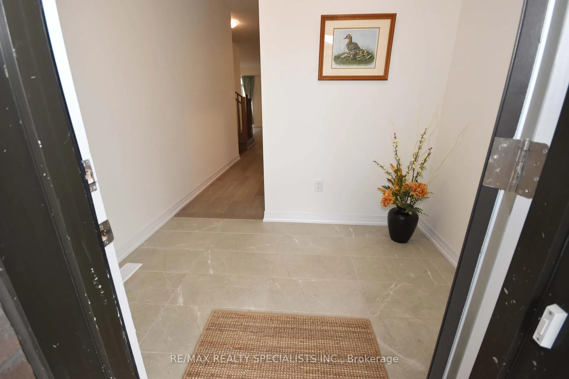 Photo 3 of 12 Velvet Way, Thorold, Rolling Meadows — HOMEH