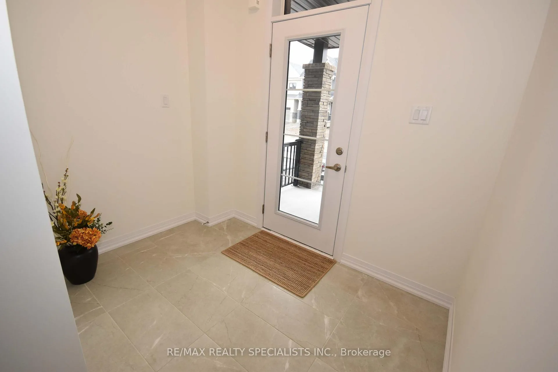 Photo 4 of 12 Velvet Way, Thorold, Rolling Meadows — HOMEH