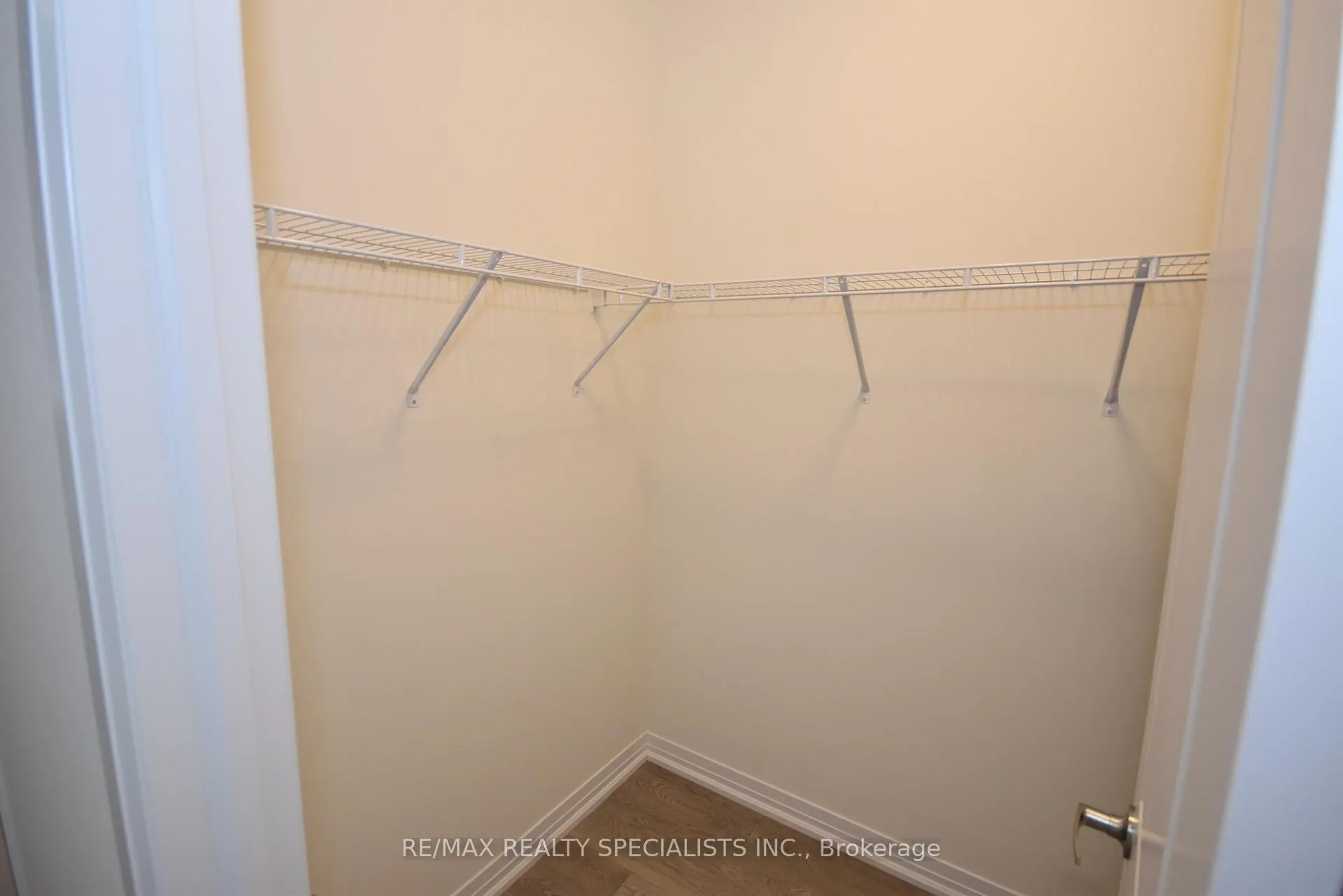 Photo 6 of 12 Velvet Way, Thorold, Rolling Meadows — HOMEH