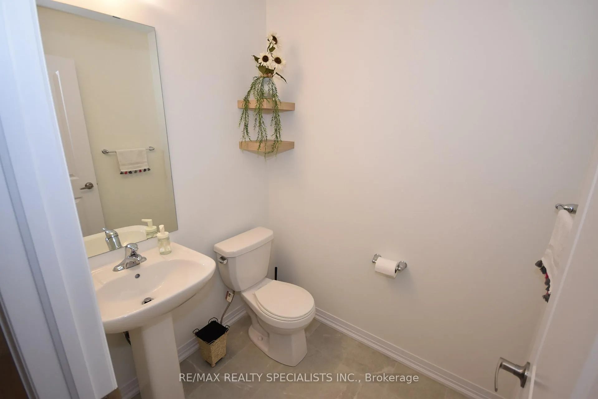 Photo 7 of 12 Velvet Way, Thorold, Rolling Meadows — HOMEH