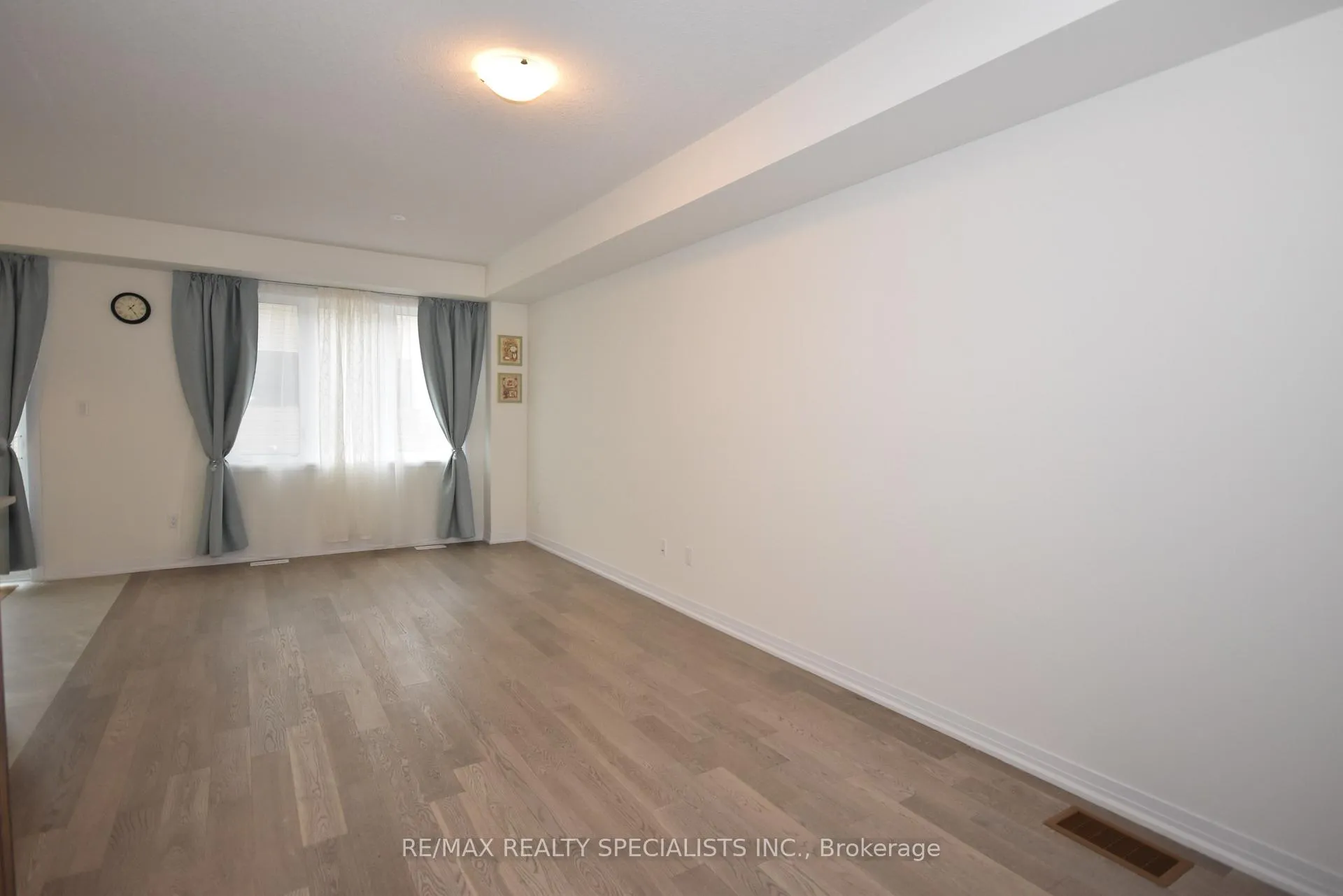 Photo 9 of 12 Velvet Way, Thorold, Rolling Meadows — HOMEH