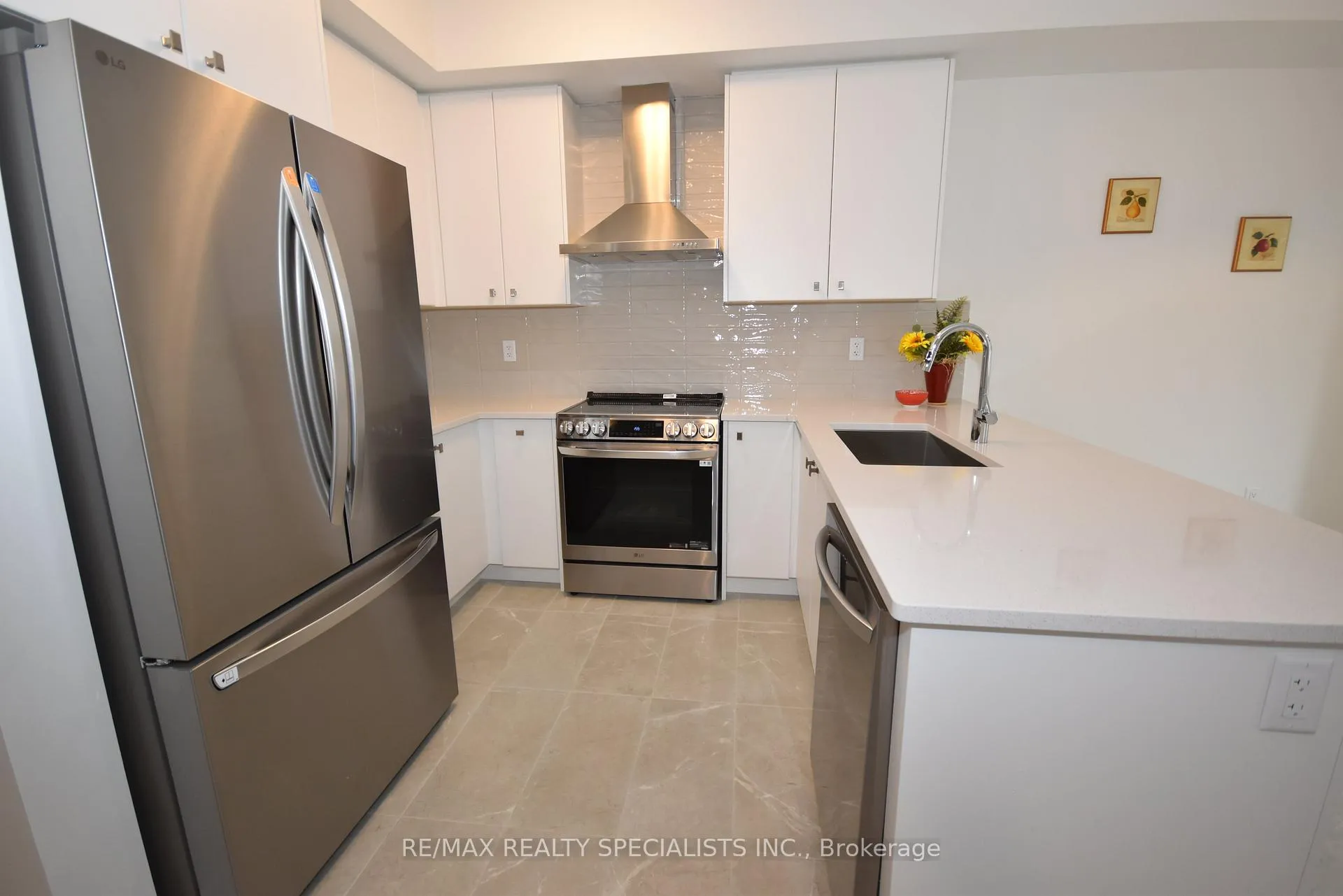Photo 10 of 12 Velvet Way, Thorold, Rolling Meadows — HOMEH