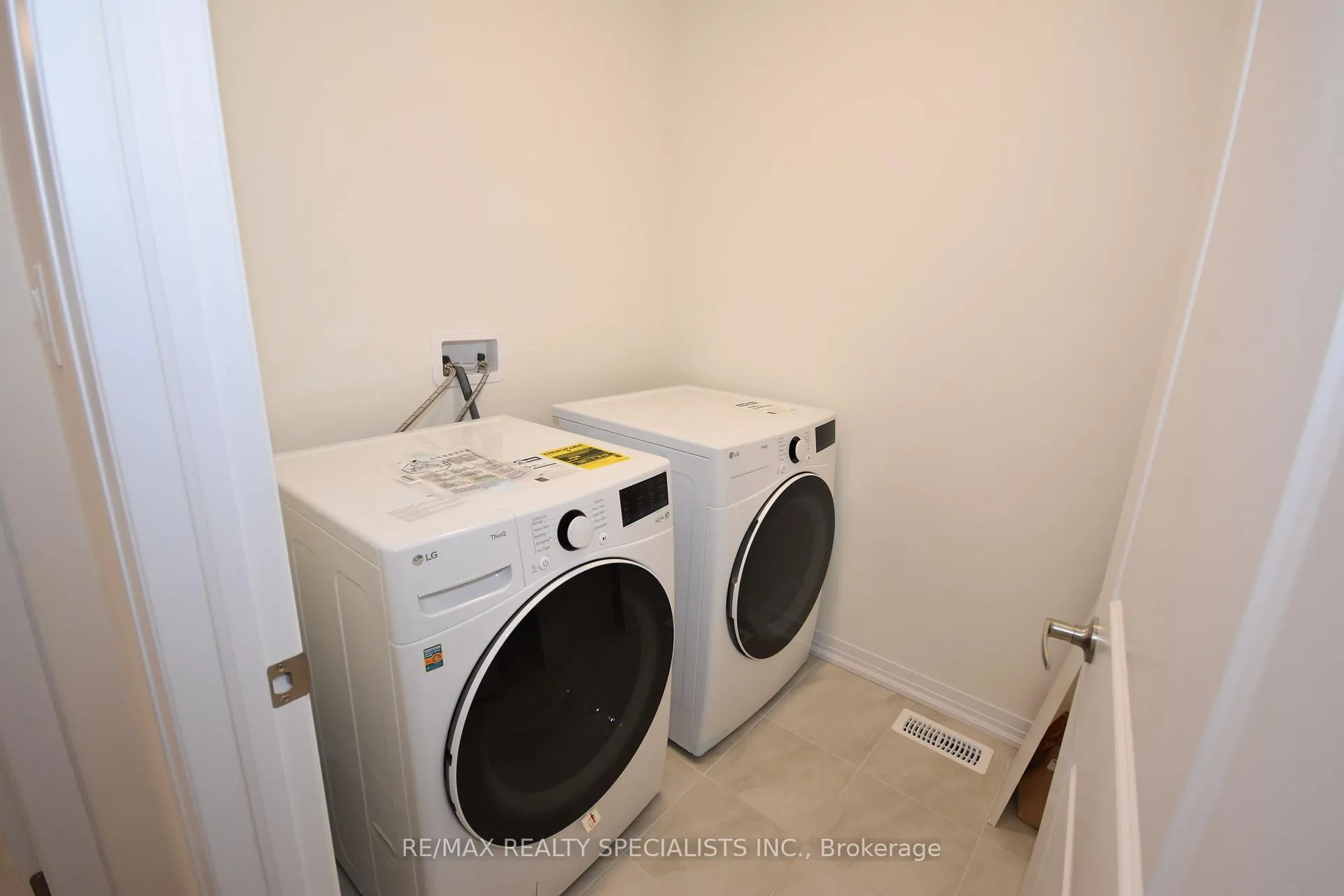 Photo 16 of 12 Velvet Way, Thorold, Rolling Meadows — HOMEH