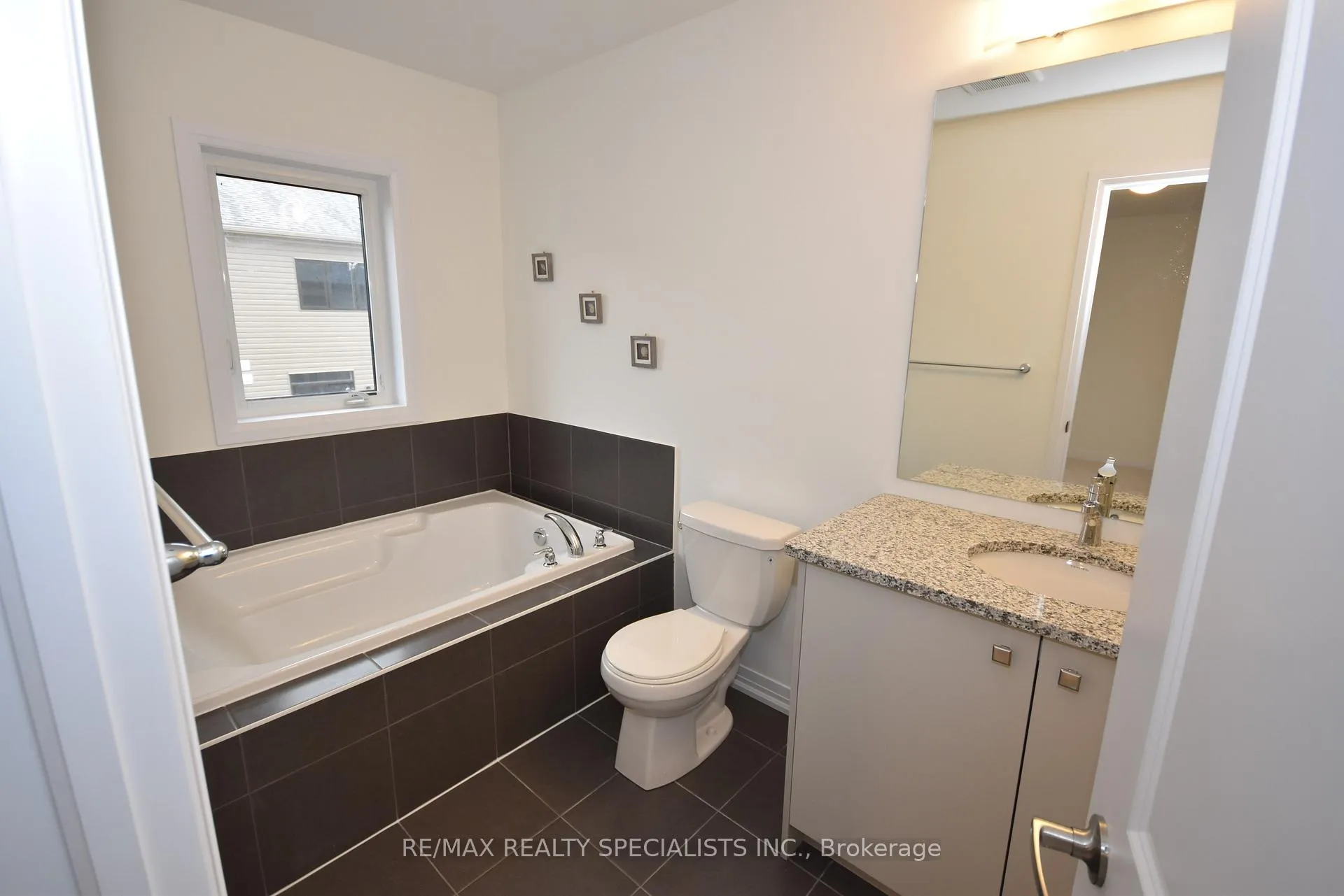 Photo 20 of 12 Velvet Way, Thorold, Rolling Meadows — HOMEH