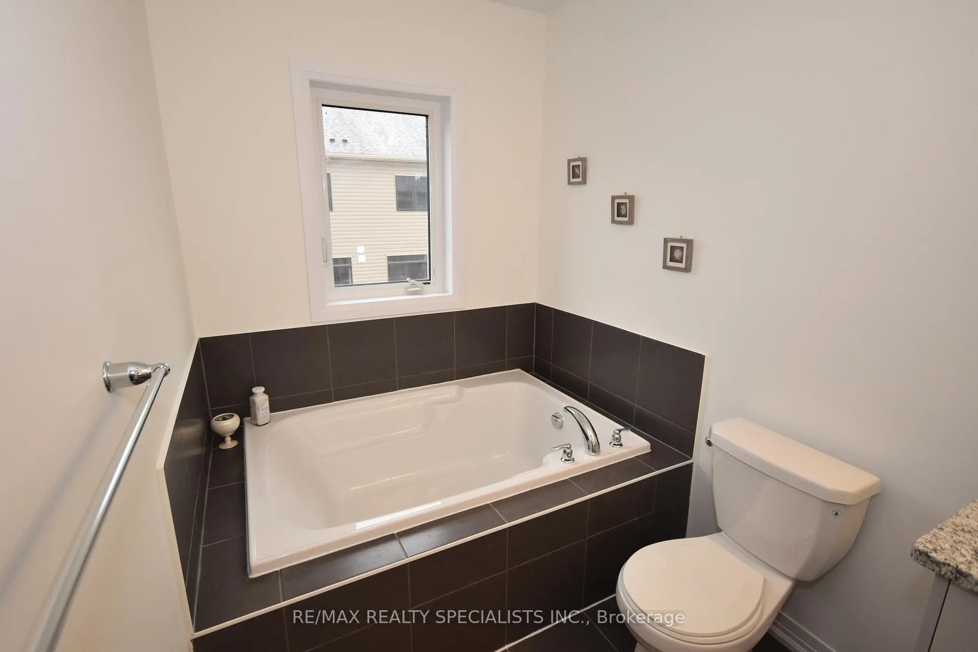 Photo 21 of 12 Velvet Way, Thorold, Rolling Meadows — HOMEH
