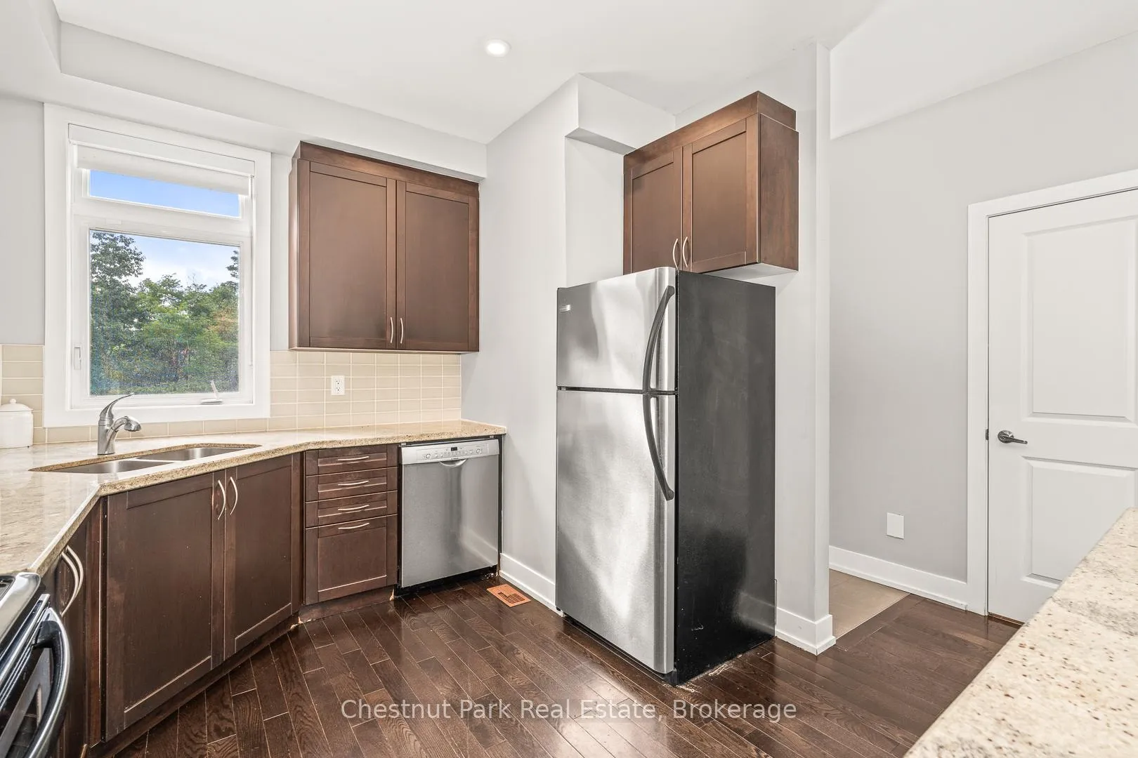Photo 4 of 65 Rockmount Crescent, Gravenhurst, Muskoka (S) — HOMEH