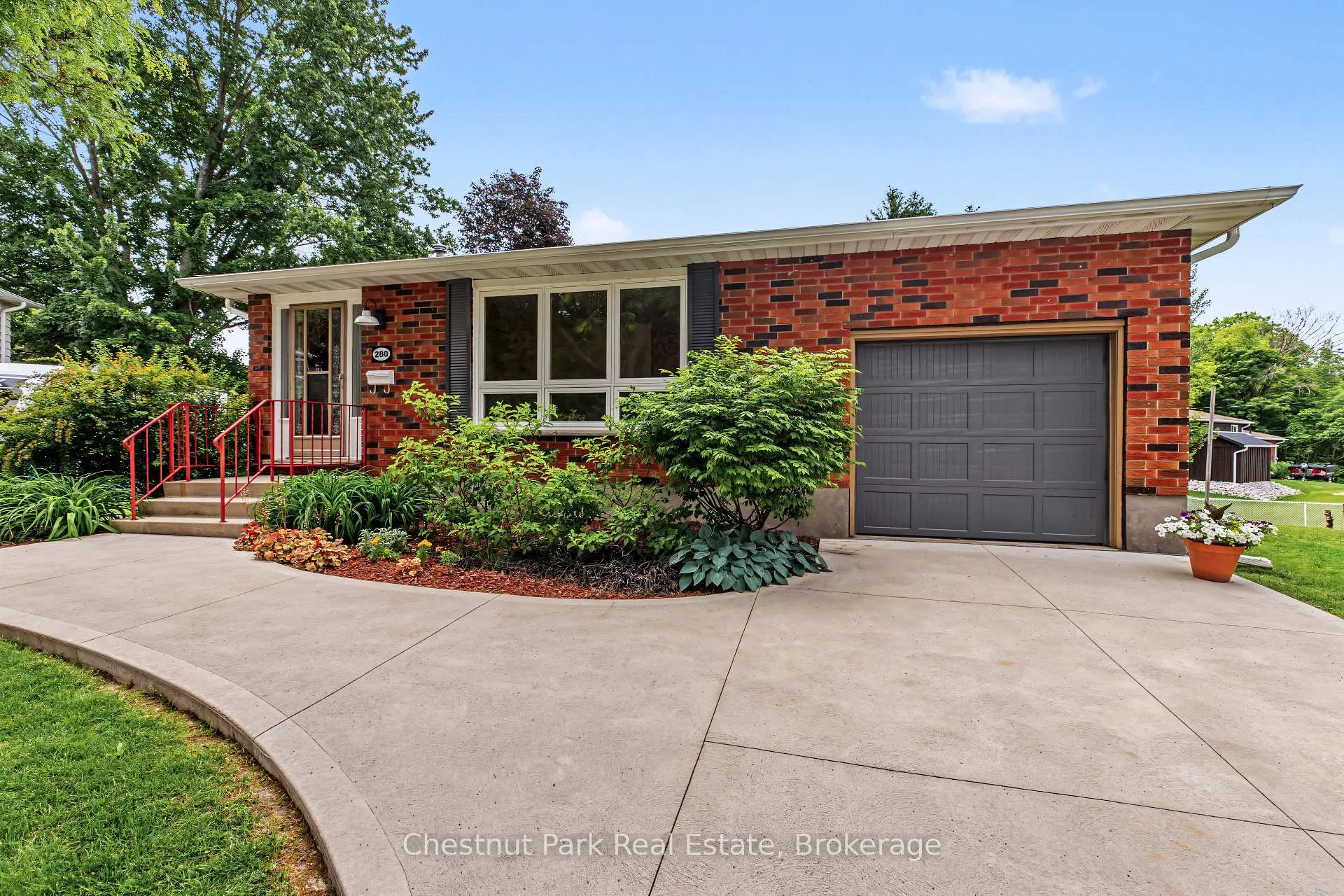 Front of 280 8th Avenue E
