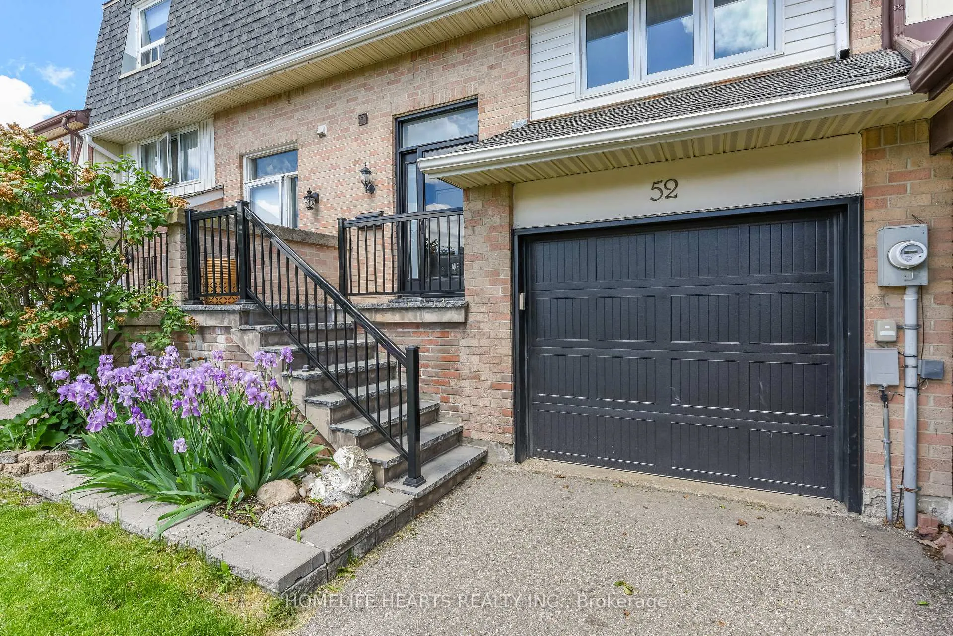 Photo 2 of 52 Primrose Crescent, Brampton, Heart Lake West — HOMEH