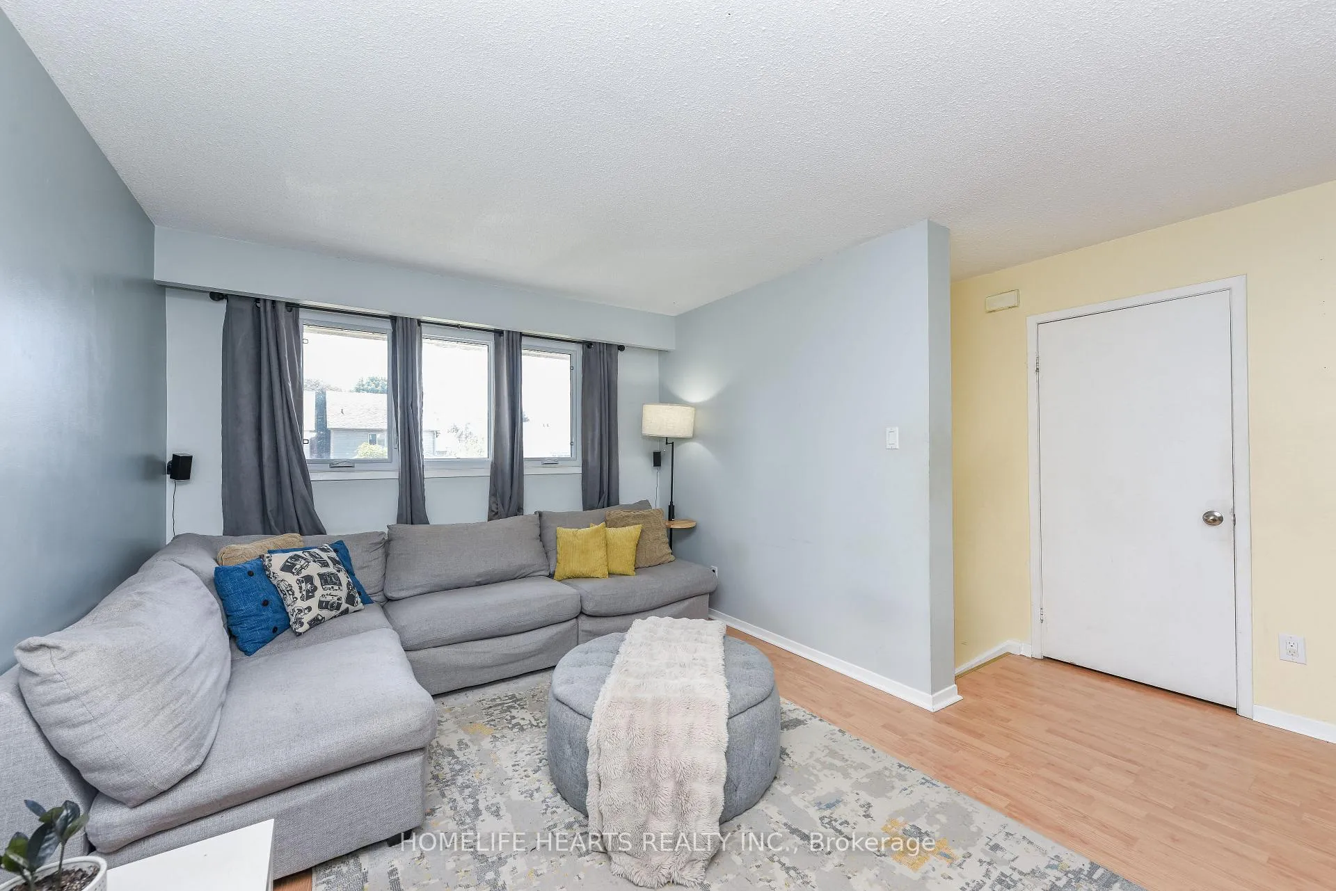 Photo 4 of 52 Primrose Crescent, Brampton, Heart Lake West — HOMEH